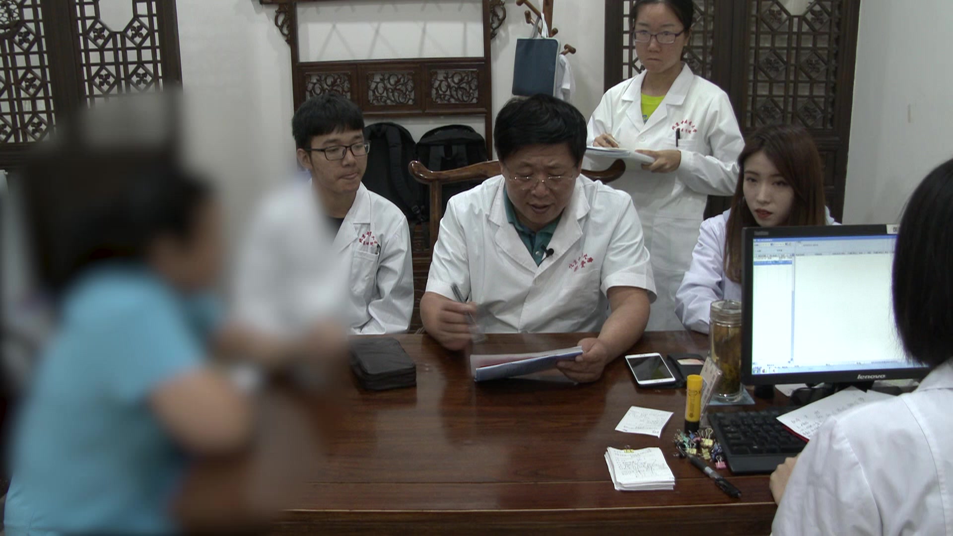 肾气亏虚：57岁女性双足跟痛伴喘息气粗的补肾纳气法