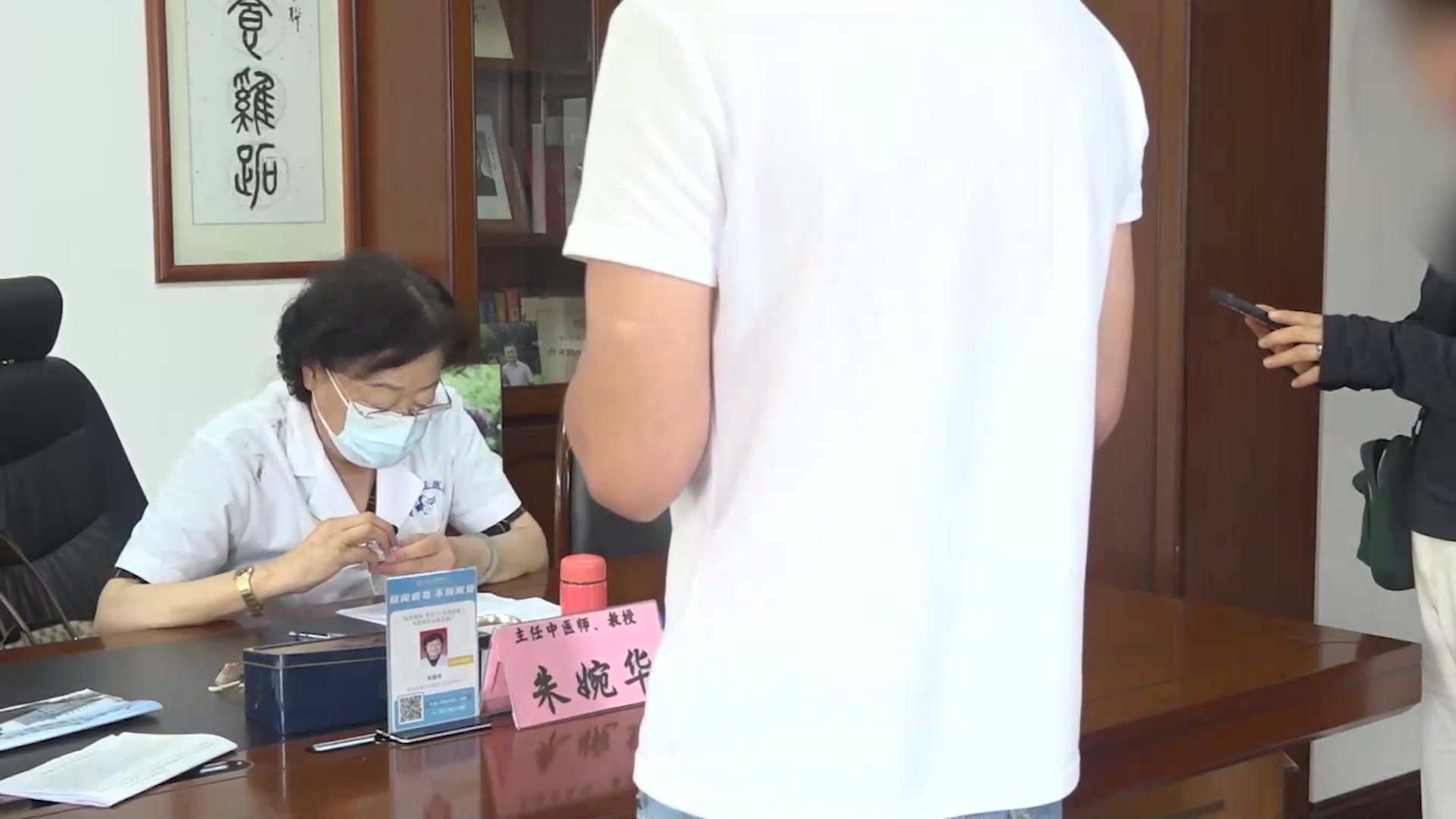 肝阳上亢肝风内动：5岁抽动症患儿眨眼怪动的小儿推拿与扶正法