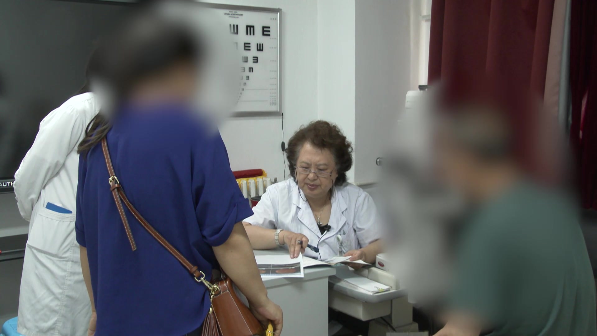 肝肾亏虚目络瘀滞：70岁黄斑变性稳定期患者守方巩固改用颗粒剂