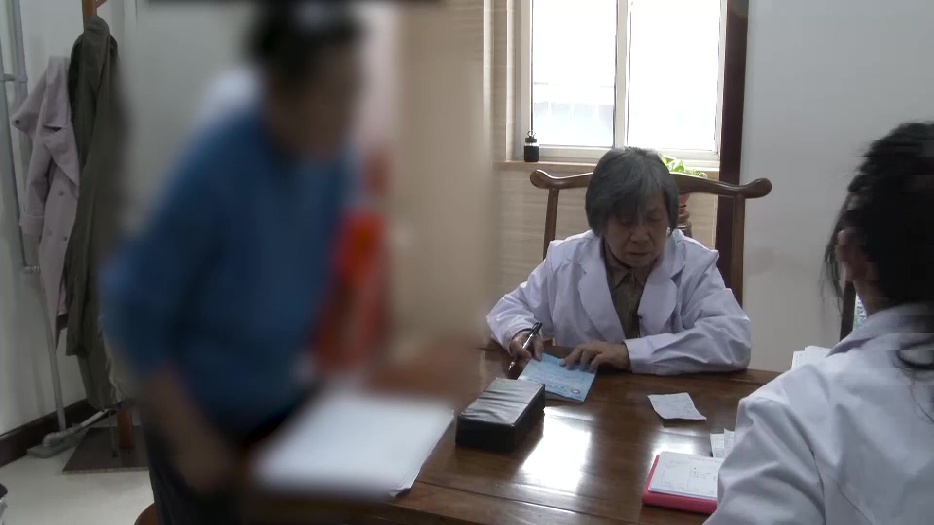 气阴两虚痰湿痹阻：64岁女性干燥综合征并痹证益气养阴化痰通络法