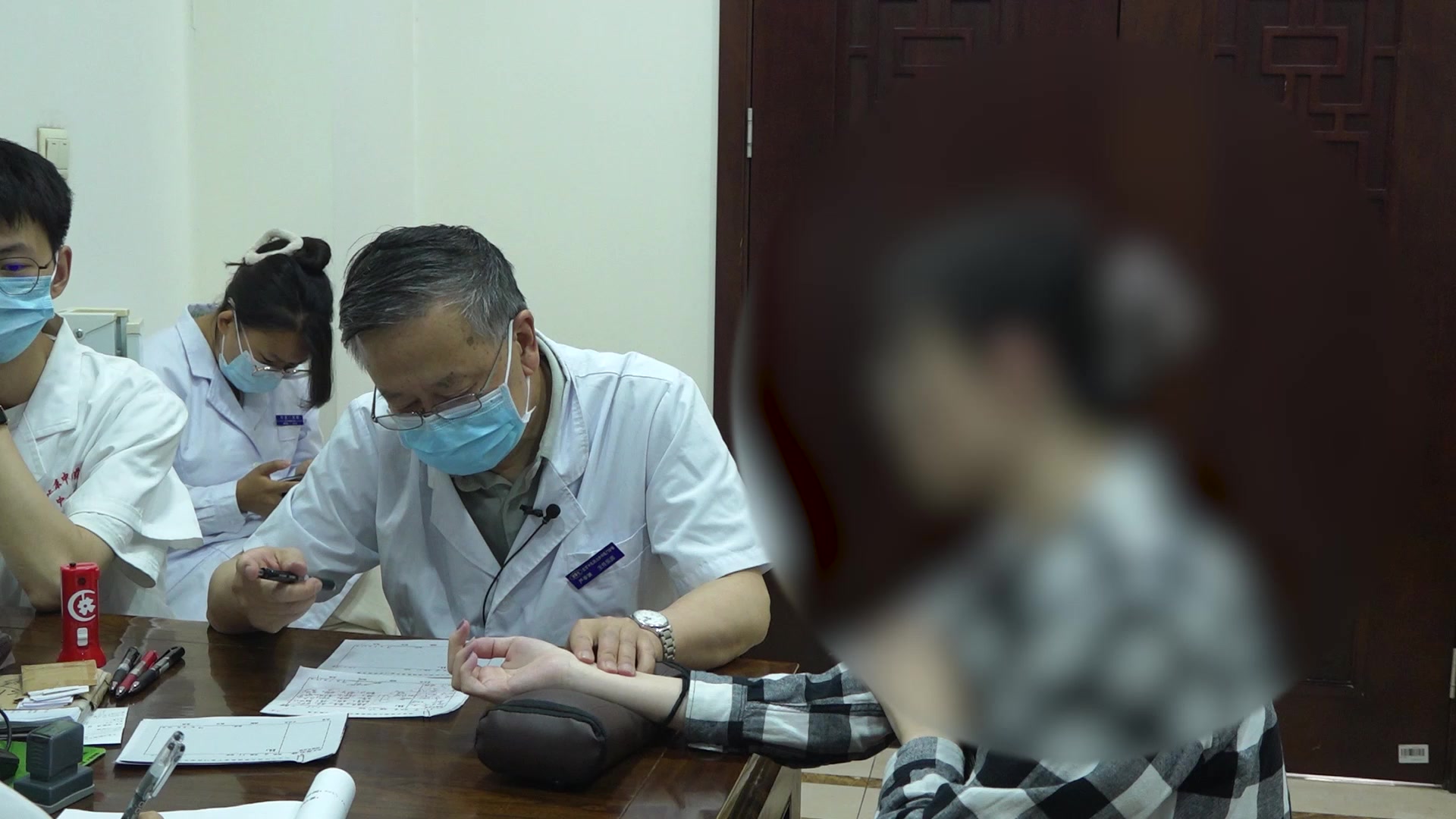 气血不足清阳不升：22岁女性头晕伴长期便秘的益气升清润肠法
