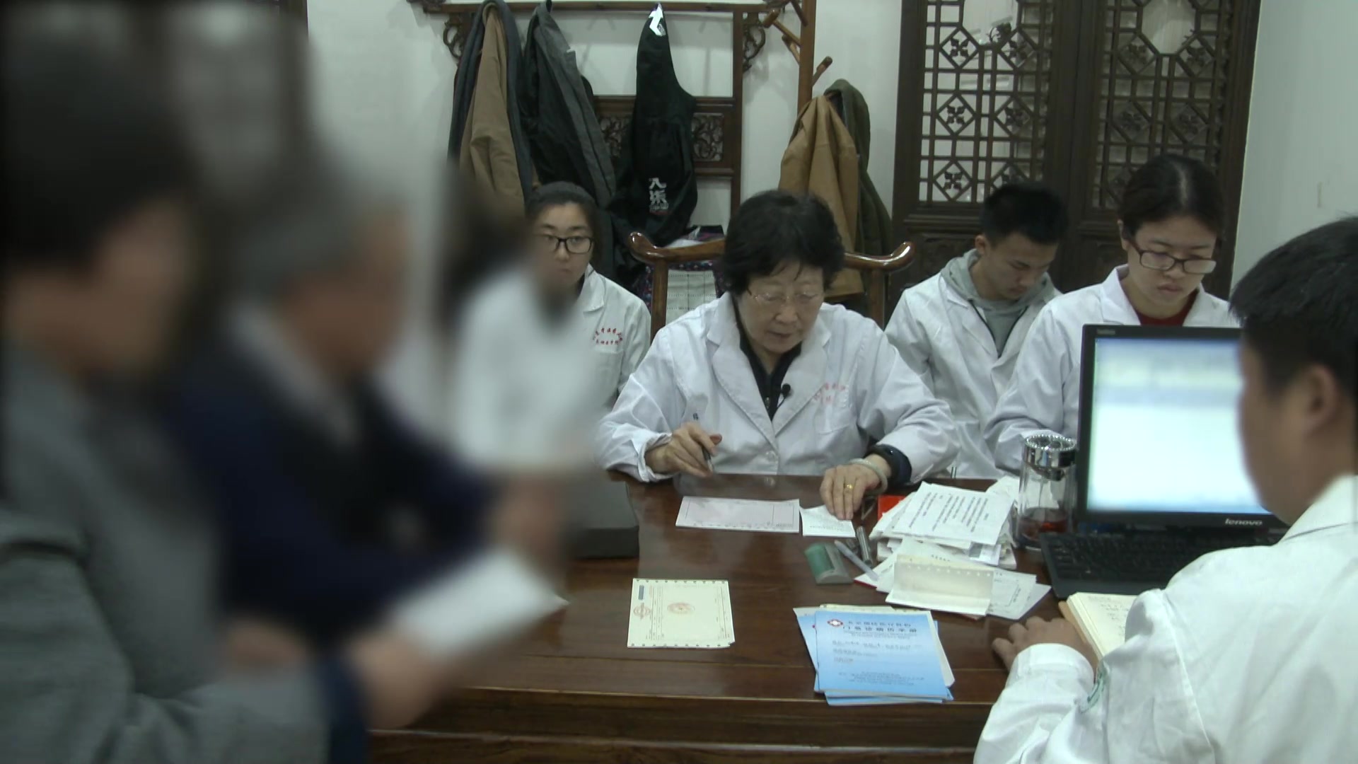 脾胃虚弱胆胃不和：61岁男性胆囊术后泄泻的健脾助运法
