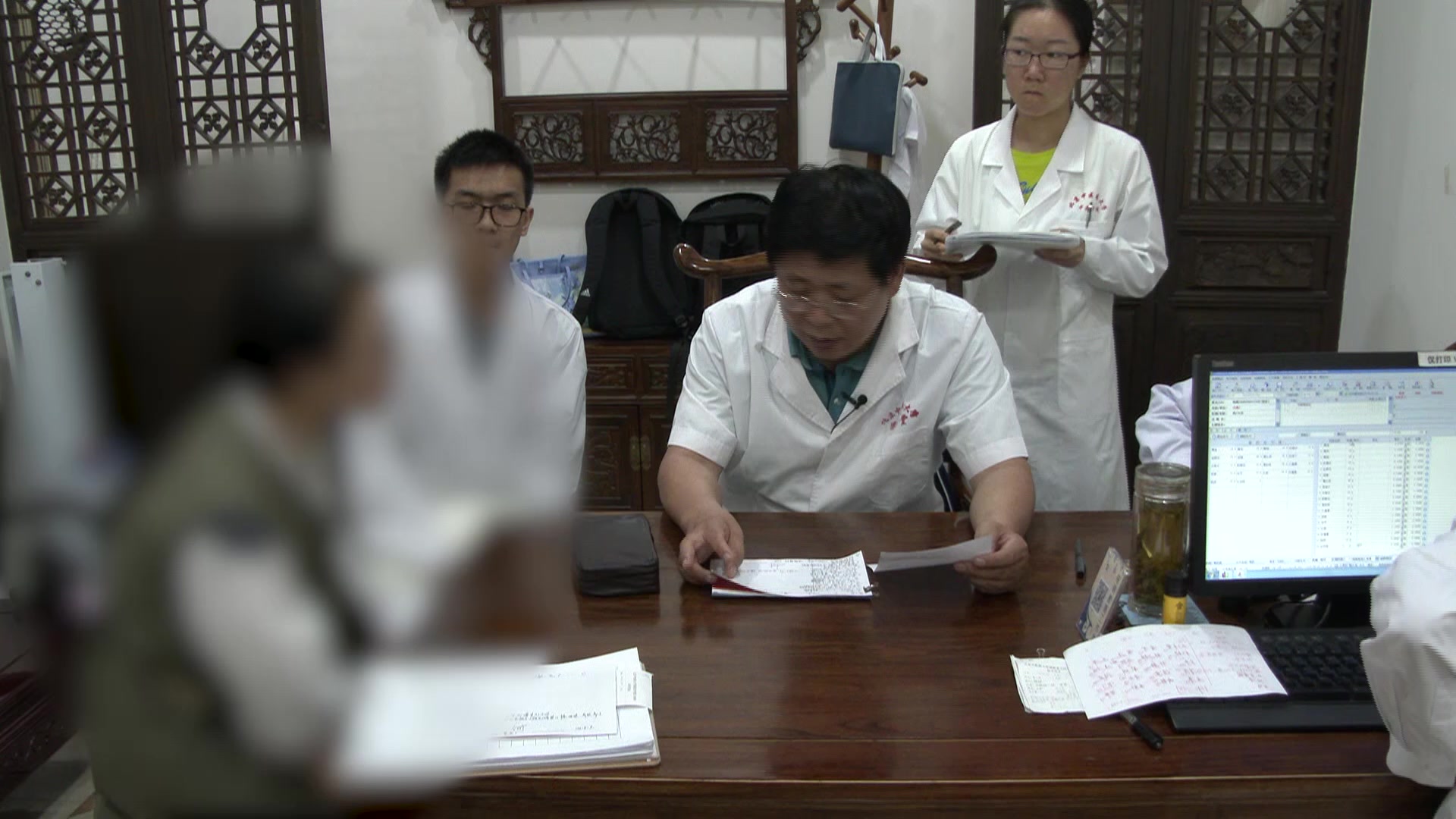 肾虚火旺冲任不固：50岁女性月经量多伴排卵期出血的滋阴凉血调经法