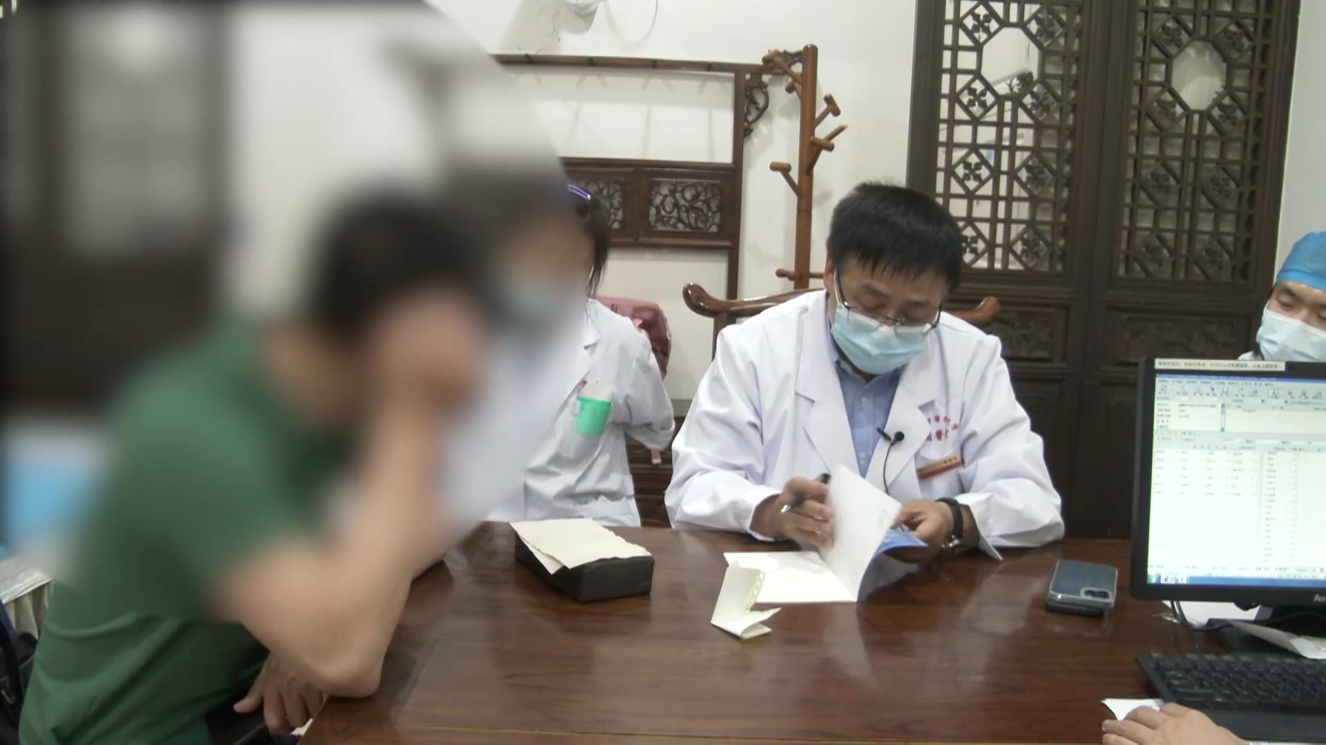 气阴两虚虚火上扰：40岁男性疲劳乏力伴咽痛的中药复诊调治