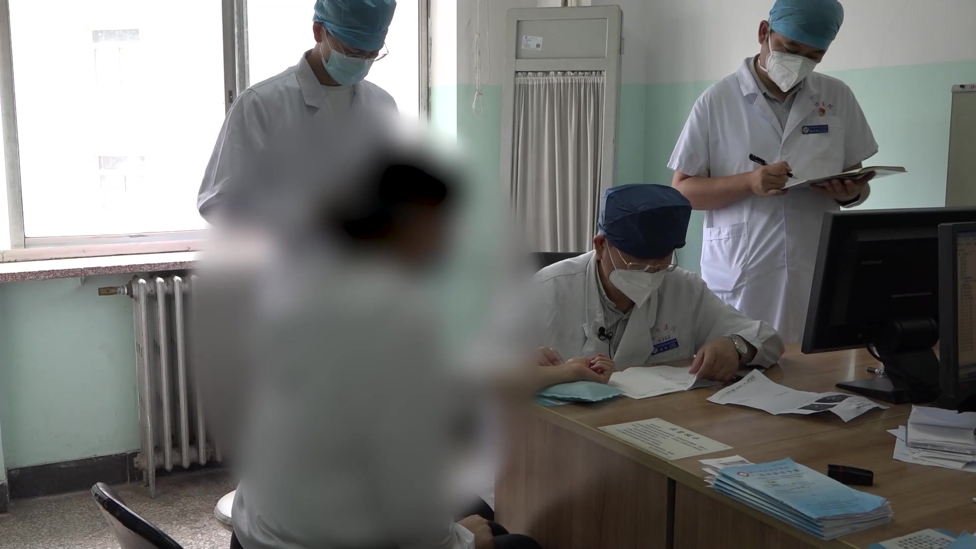 气虚湿瘀阻络证：41岁女性下肢青筋腿伴便秘的分步调治