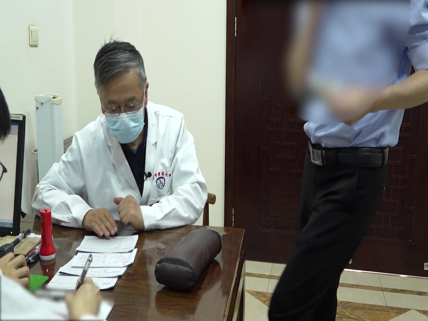 气阴两虚上热下寒：42岁男性失眠咽异物感之半夏厚朴汤加珍珠母