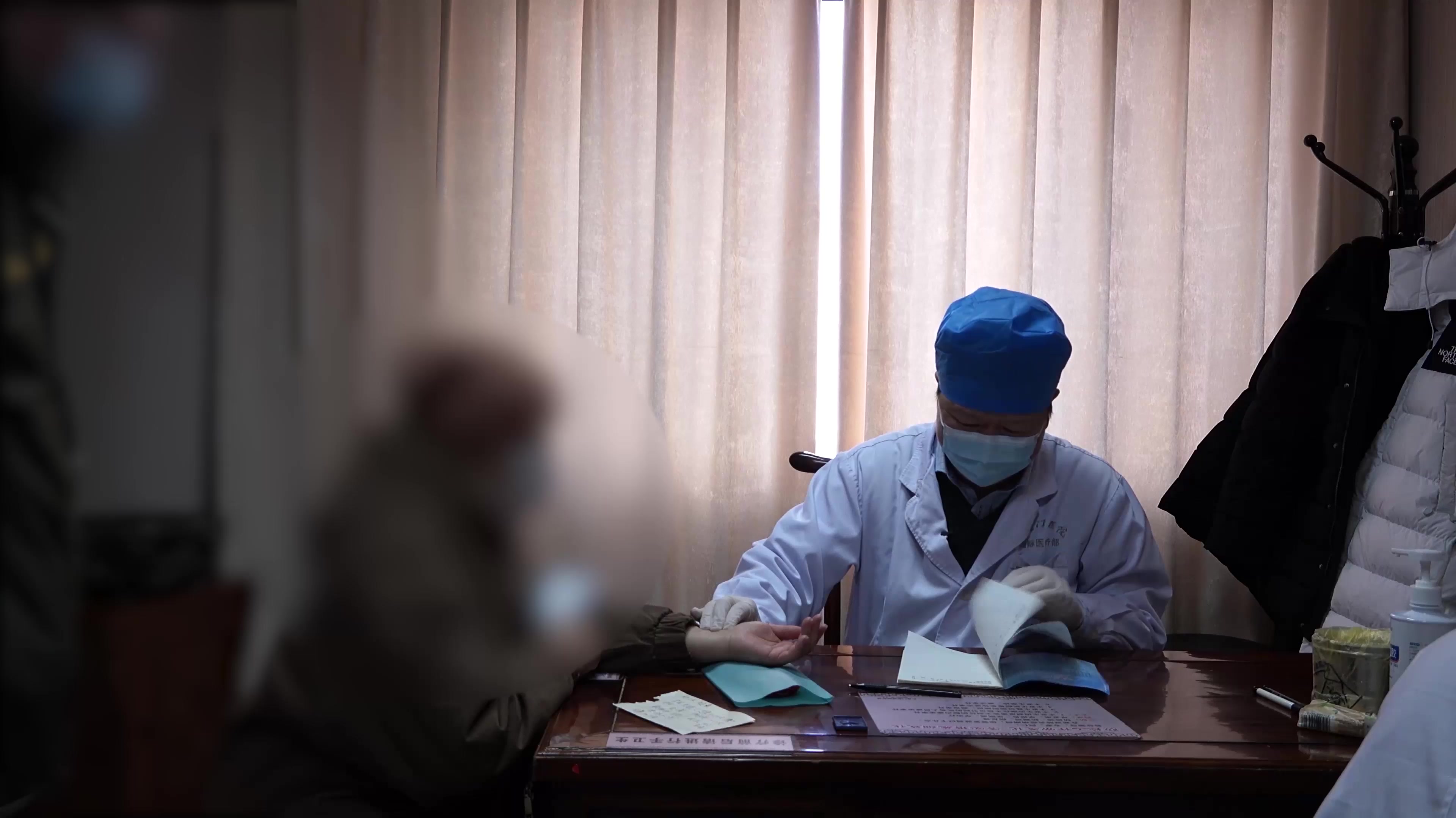 脾胃虚寒痰气交阻：57岁肺癌患者失眠胃痛之温中健脾法