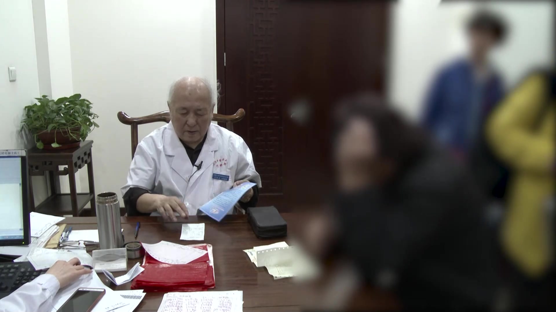 湿热中阻证：67岁肝硬化患者胃腹胀满的清热化湿法