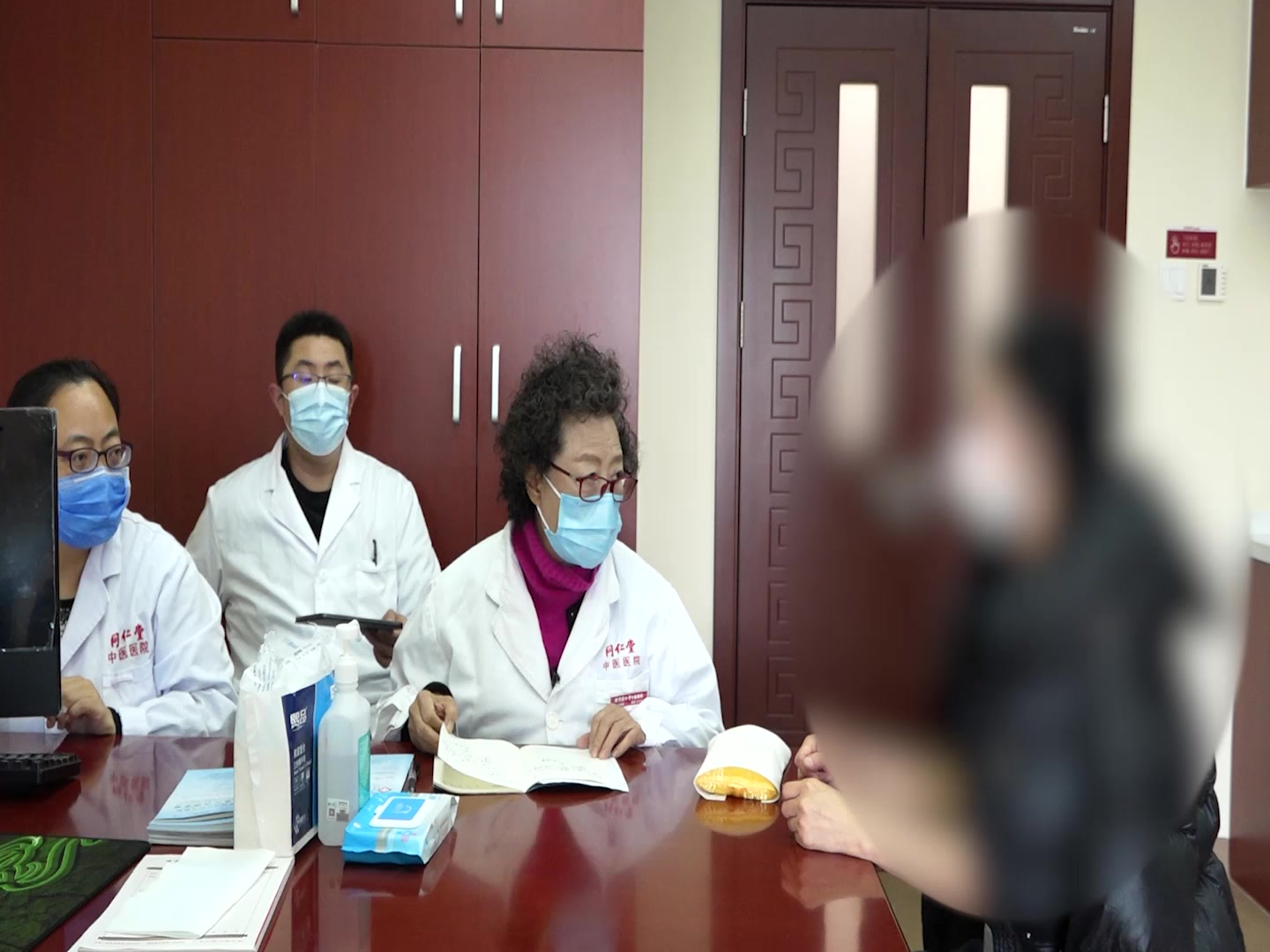 脾虚湿热肝胃不和：39岁肺结核后胃脘不适、白细胞减少的扶正化湿法