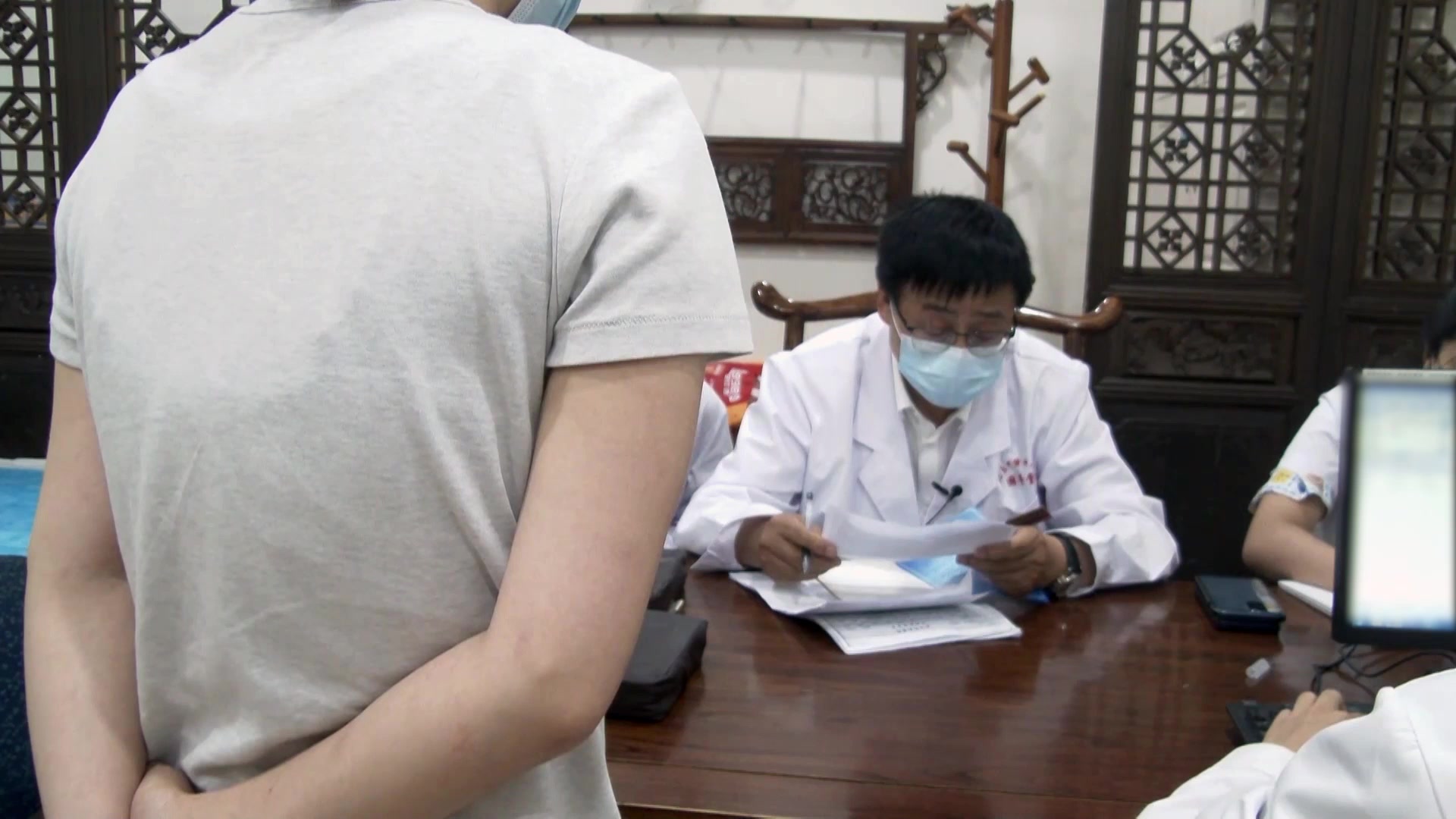 脾肾阳虚痰瘀互结：50岁女性桥本甲状腺炎伴多发结节的中药调治