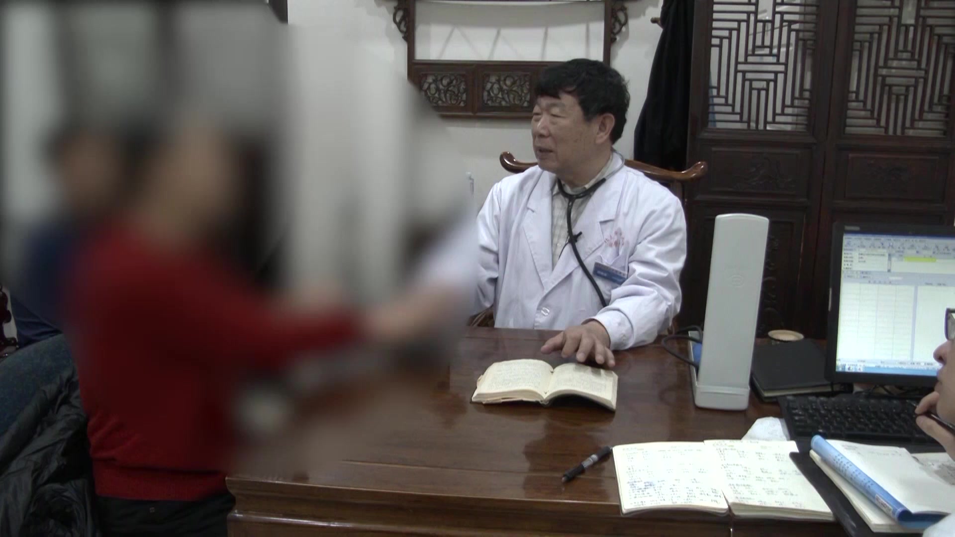 肝胃不和证：59岁女性慢性胃炎胃胀便秘的疏肝和胃法