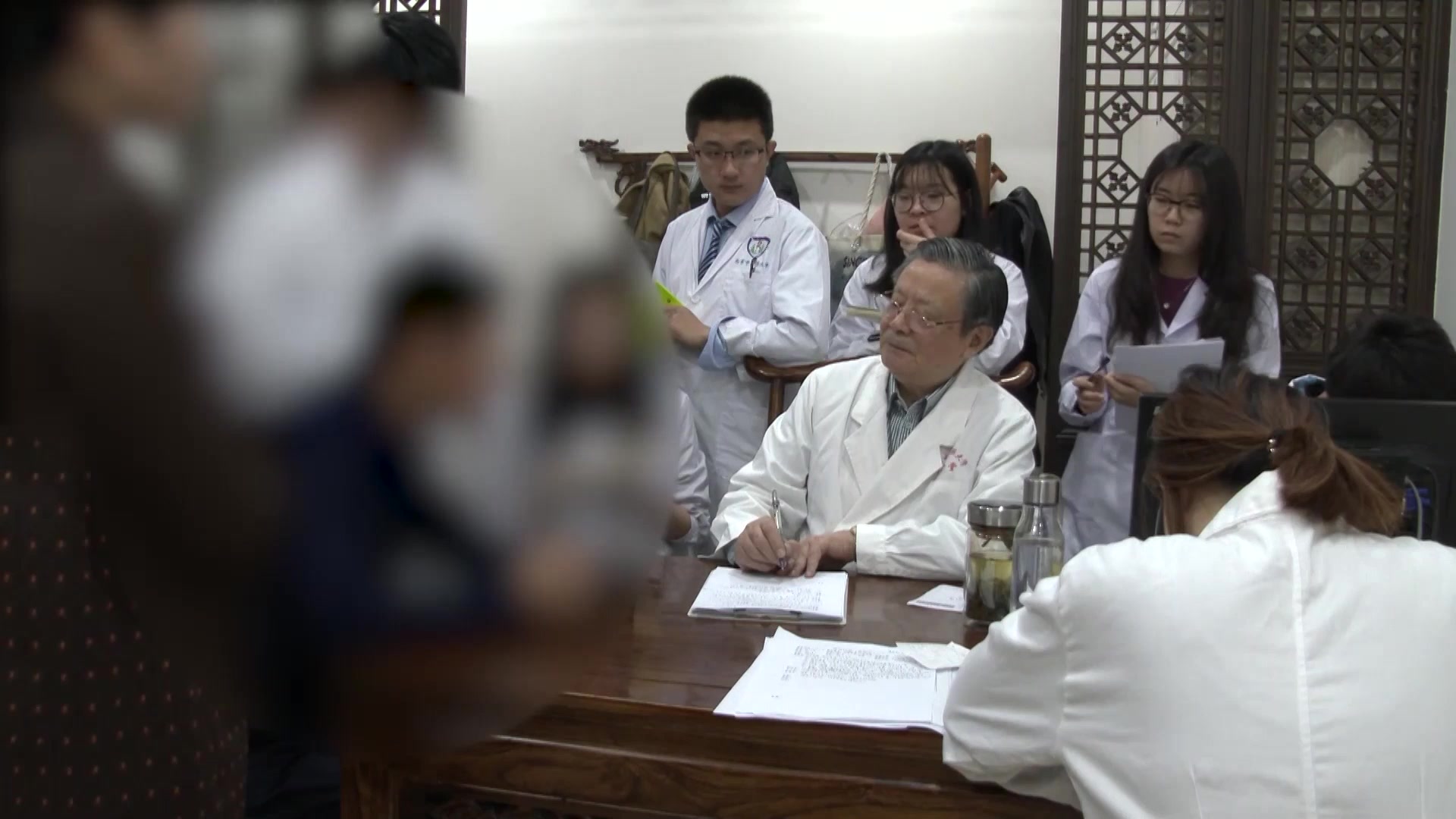 肝气郁结心神不宁：45岁男性失眠胸闷气短伴焦虑的心身同调