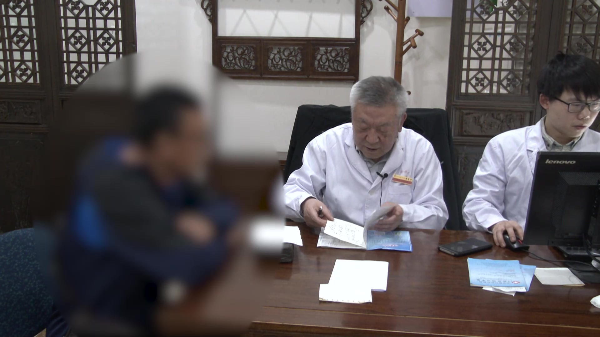脾胃虚弱胃气上逆：58岁肺癌术后胃痞打嗝与尿等待的中药加减调治
