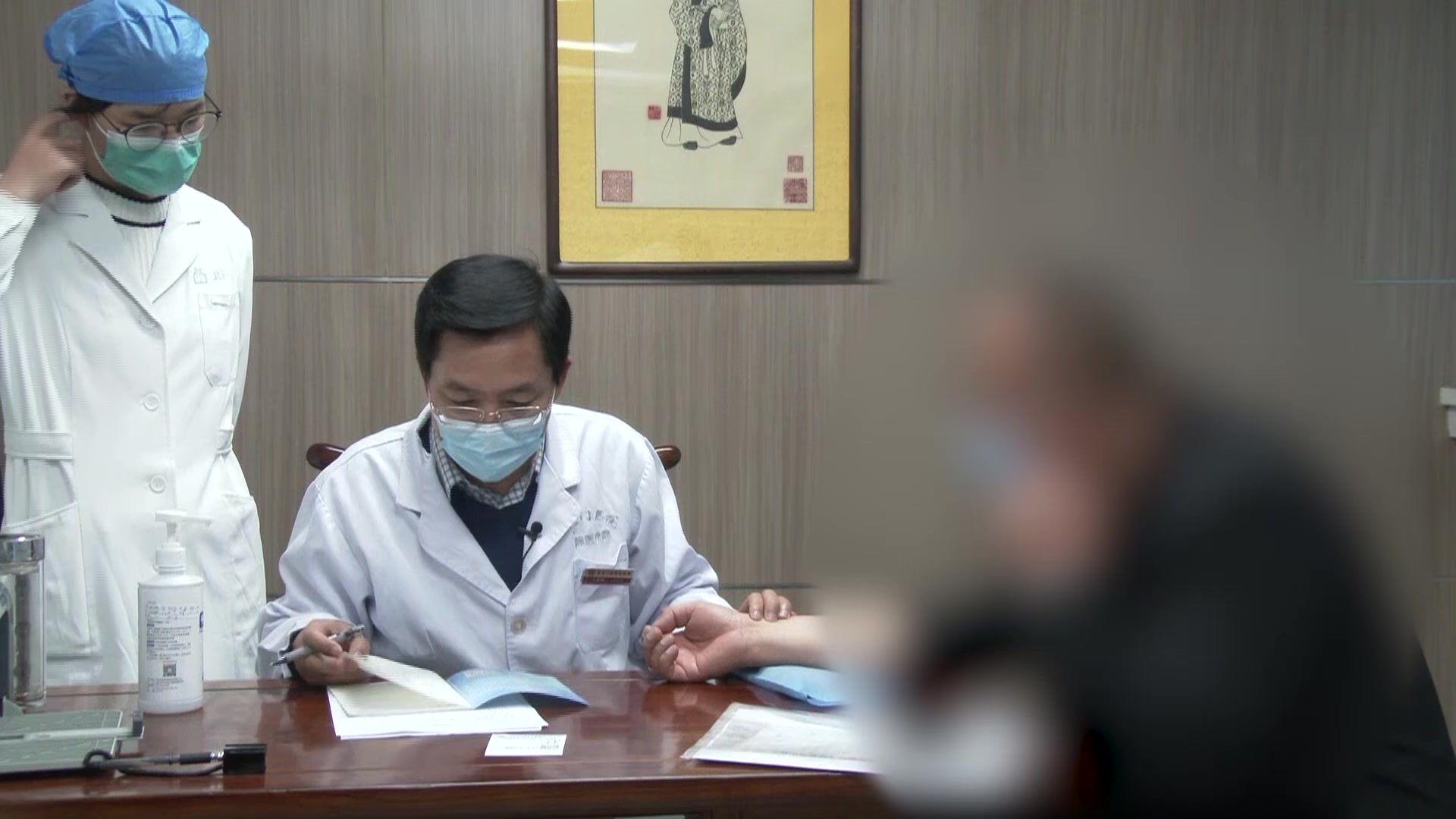 脾肾亏虚瘀血内阻：44岁慢性肾病蛋白尿伴健忘唇暗的中西医结合管理
