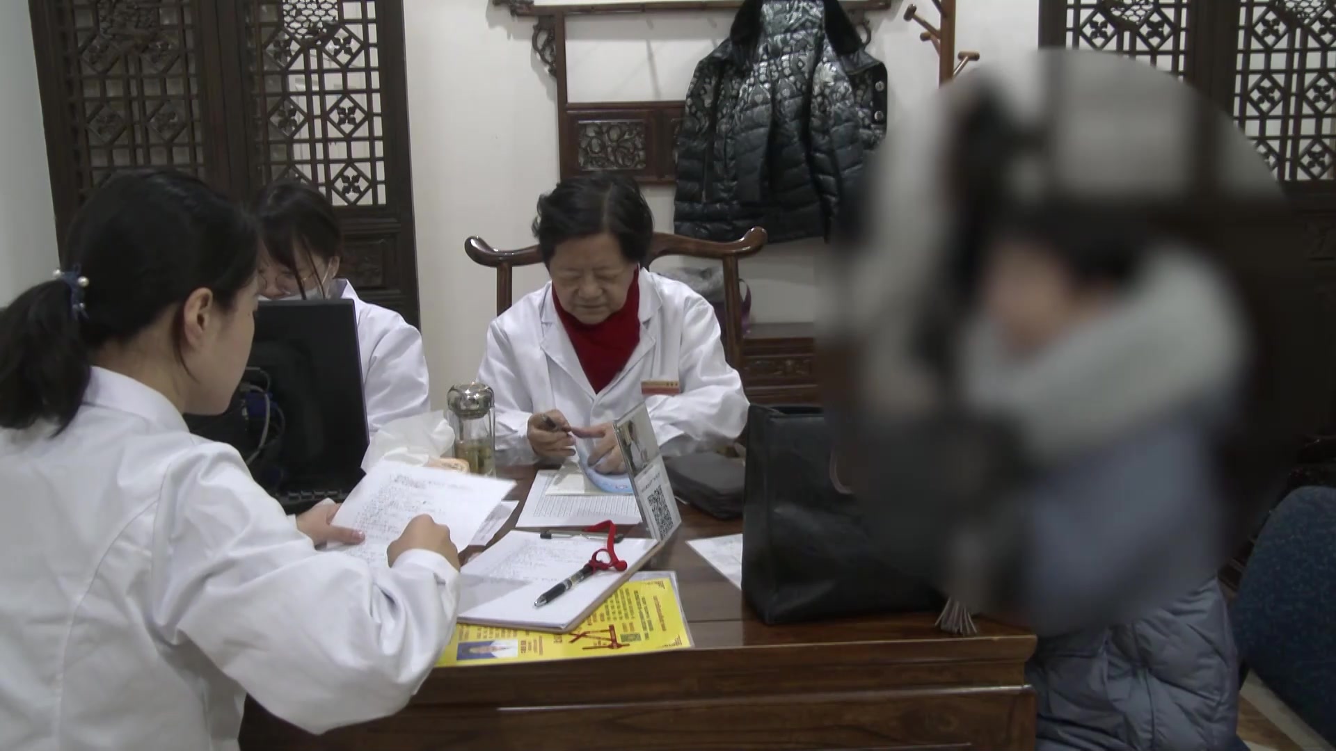 寒凝血瘀：45岁子宫内膜异位症患者痛经8年的暖宫散寒法