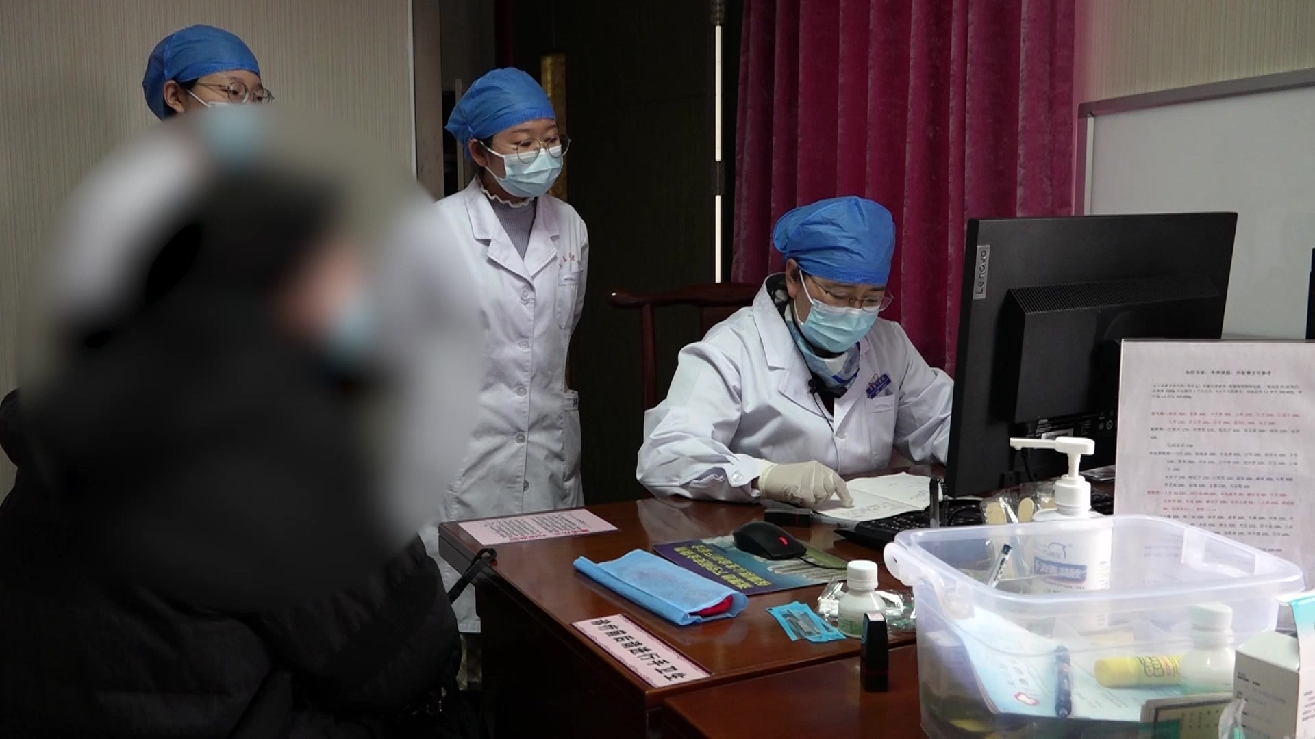 肝郁化火痰瘀互结：42岁女性结节性甲状腺肿并乳腺增生的中药贴敷合治