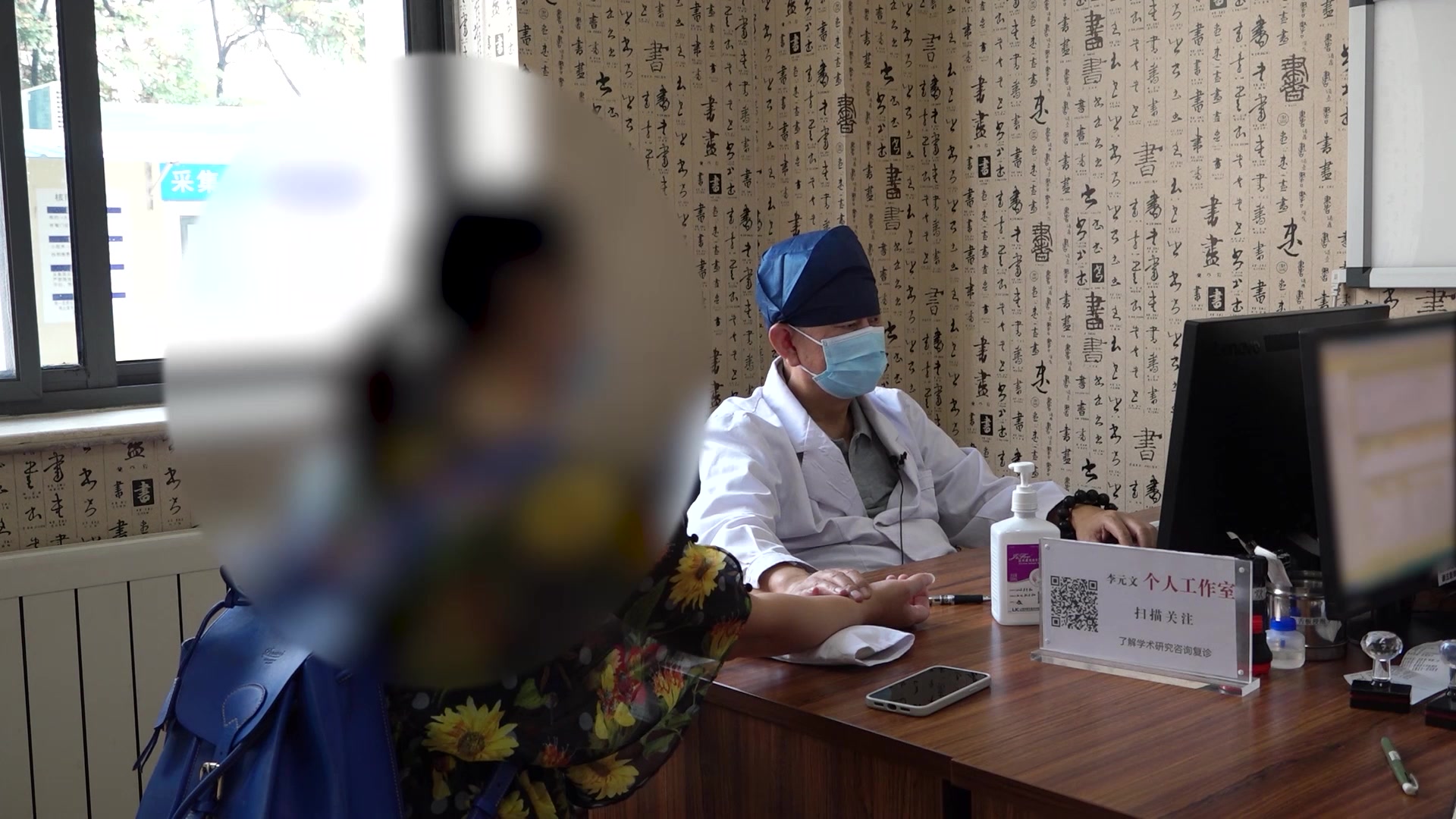 湿热瘀阻：49岁女性进行性色素性紫癜样皮炎复诊的活血清热利湿法