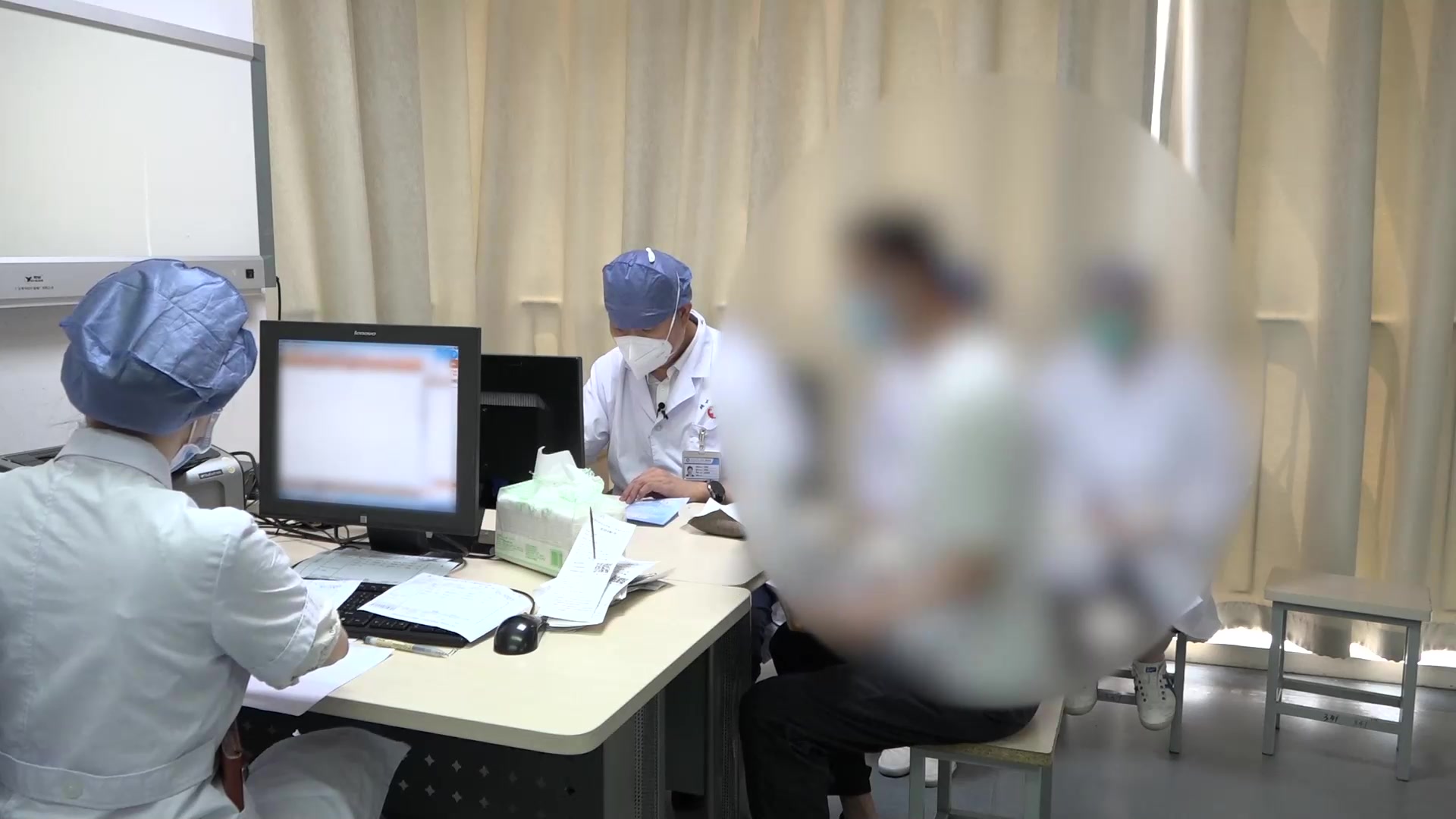 痰热内阻肺失宣降：53岁男性吸烟后胸闷咳嗽的清热化痰法