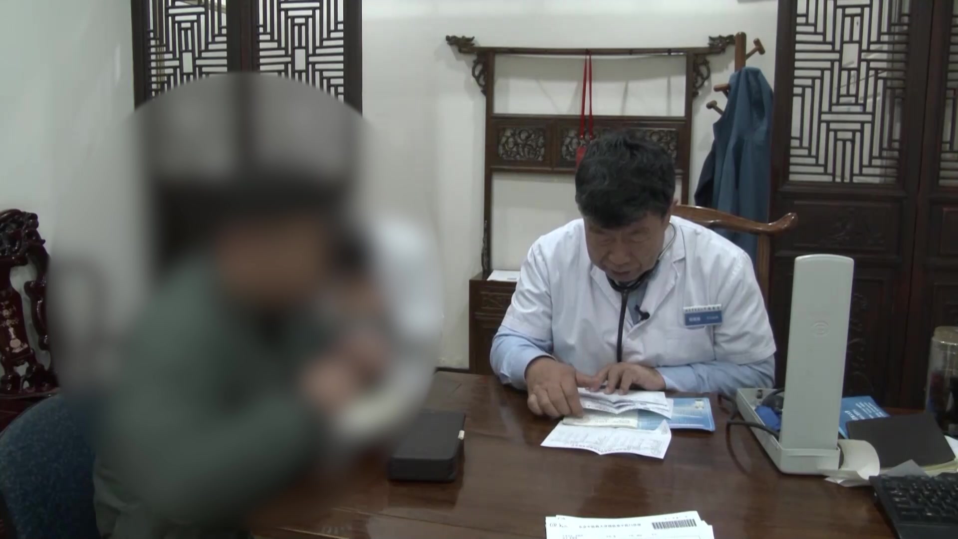 活血化瘀通淋排石：38岁男性双侧肾结石伴高血压的中医辨治
