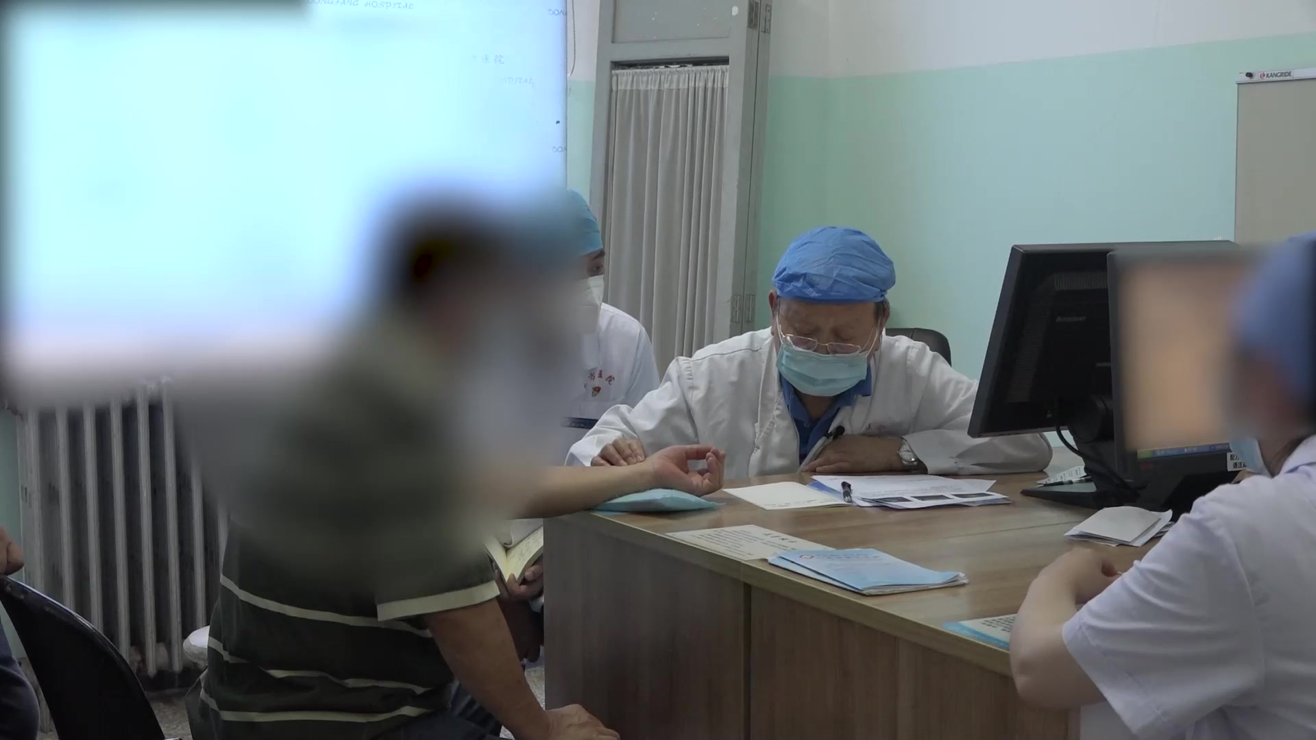 气虚血瘀证：68岁糖尿病下肢肿胀灼痛、膝痛，治以益气活血通络