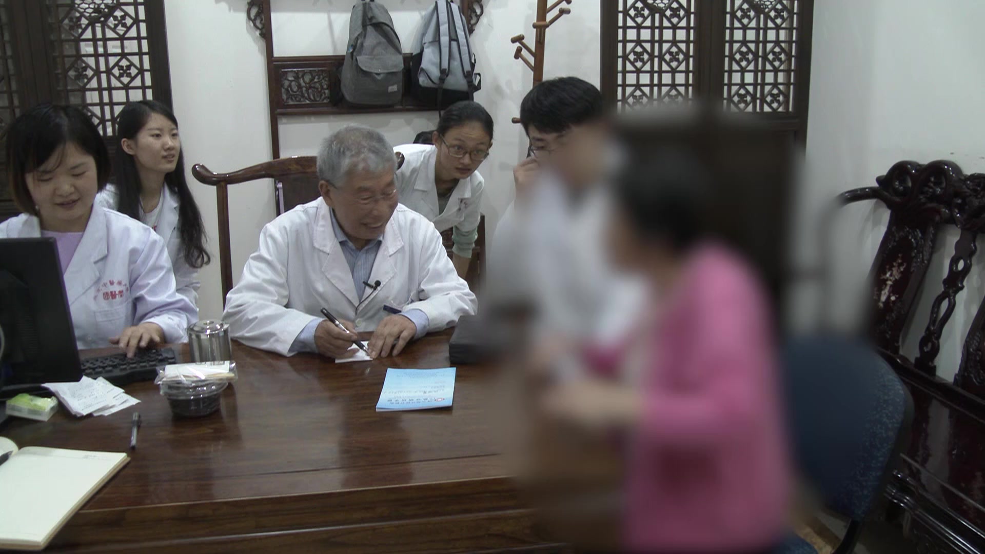 肝肾阴虚肝火上扰：62岁女性糖尿病视网膜病变视力下降的滋肾清肝安神法