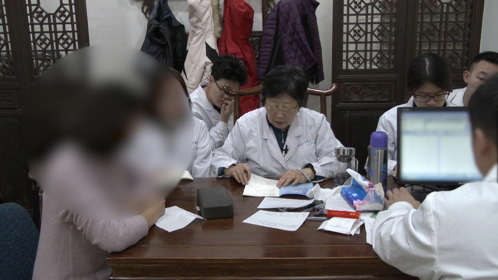 气机逆乱证：63岁女性反复头晕呕吐下肢凉之补中益气升清降浊法