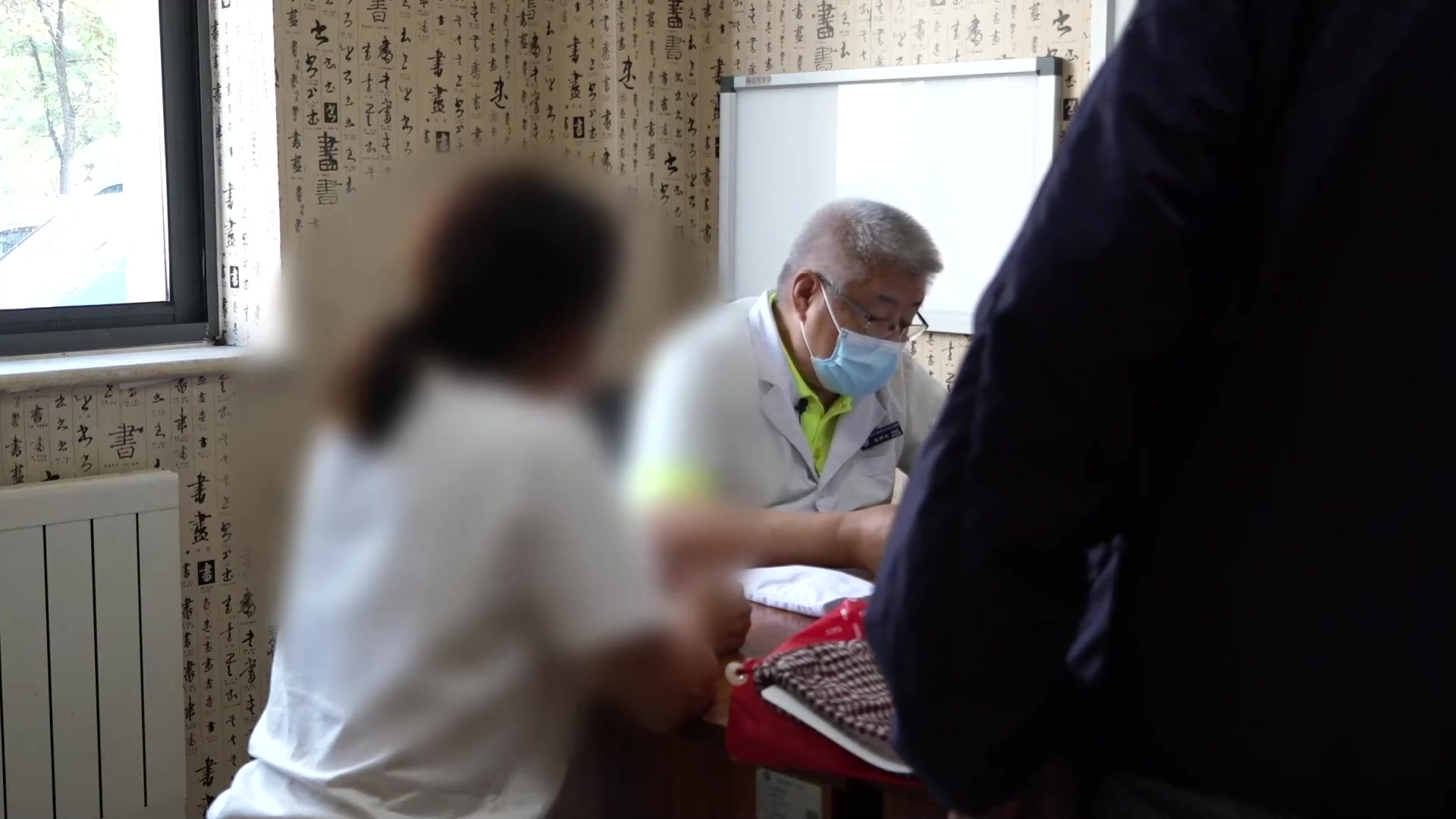 寒湿内蕴肠络瘀滞：54岁女性溃疡性结肠炎大便偏软的温化通络法