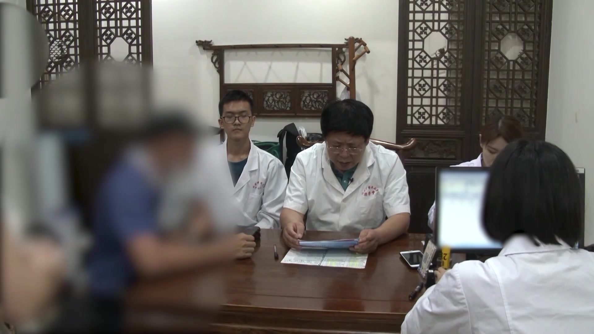 寒湿阻滞太阳厥阴：45岁男性食后小腹胀伴心慌的温经散寒疏络法