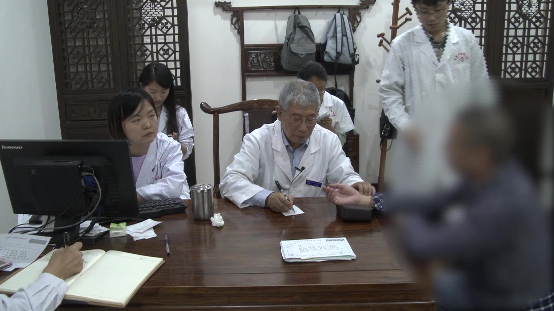 肝脾不和：35岁男性劳累腹痛腹泻伴失眠头痛的调和肝脾法