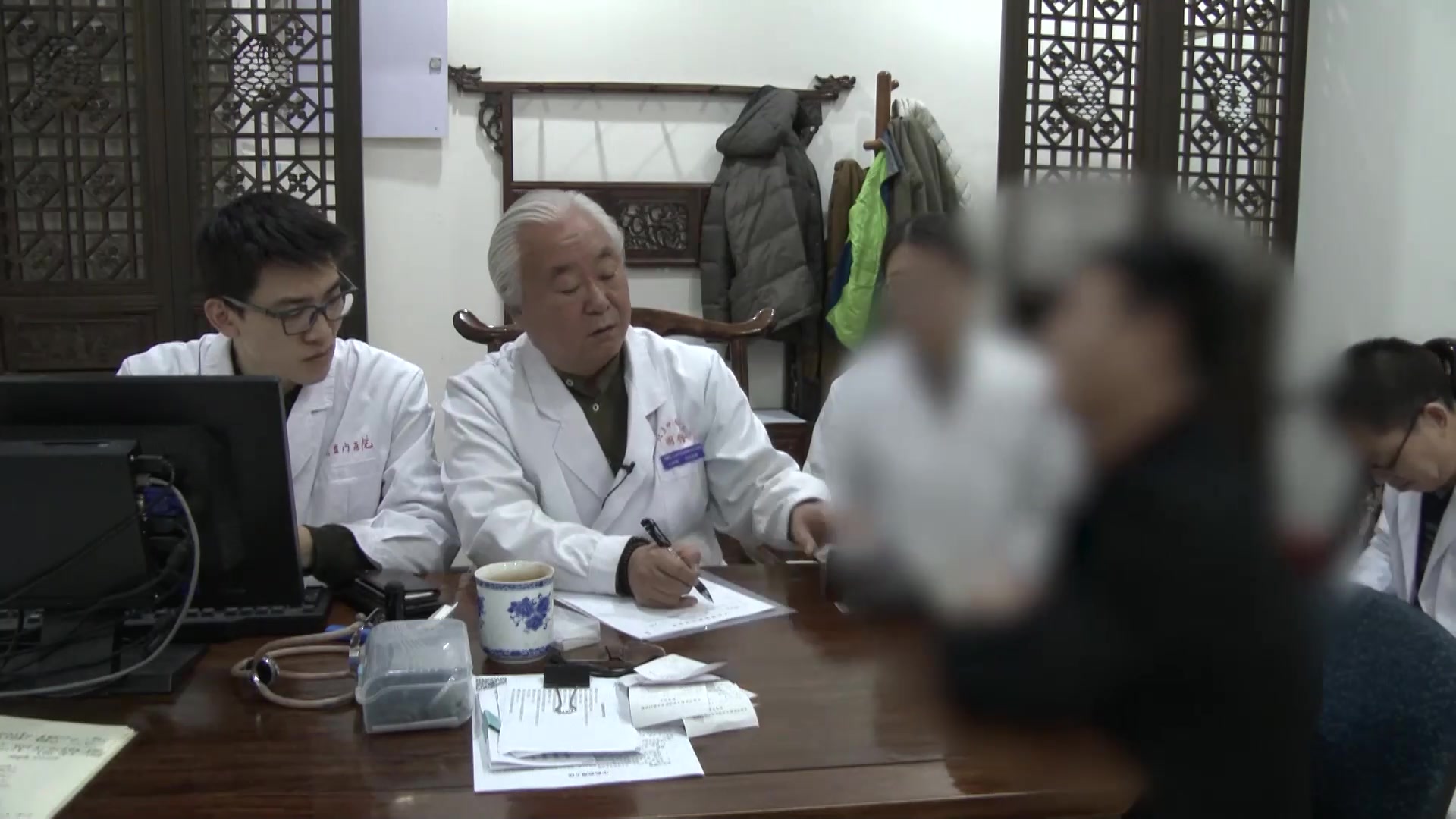 心阳虚衰肝气郁结：45岁男性阵发性心悸的温阳疏肝法