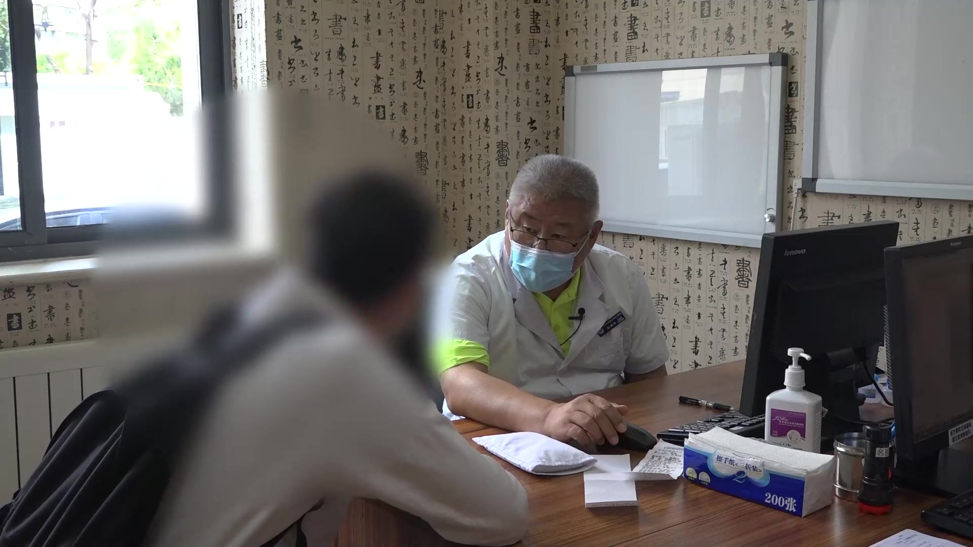 湿热下注气滞血瘀：42岁男性混合痔术后肛窦炎的中药内服外洗法