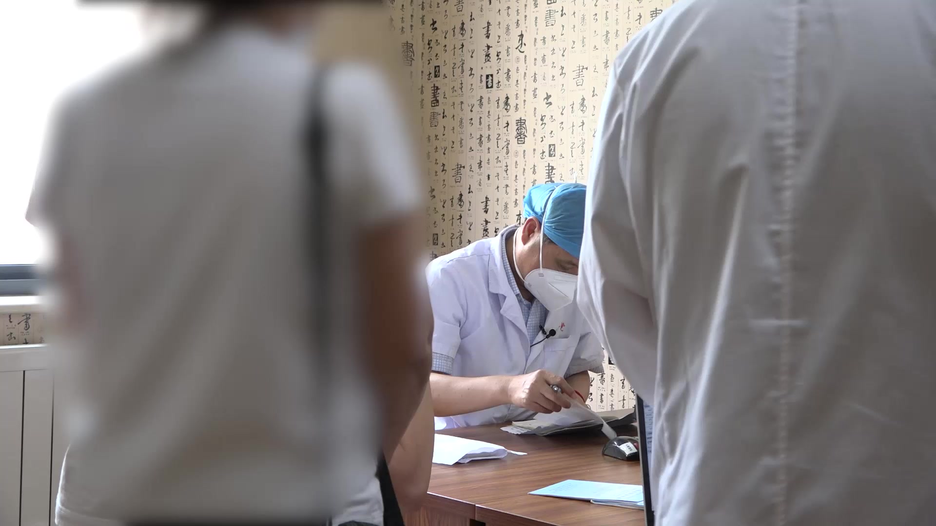 风热上扰鼻窍：56岁男性鼻窦炎流黄涕的清肺通窍与艾灸扶阳法