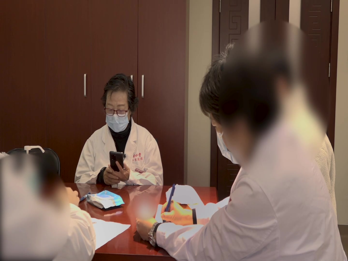 痰热郁肺胸阳痹阻：33岁男性肺气肿咳嗽胸闷的宣肺通阳化痰法