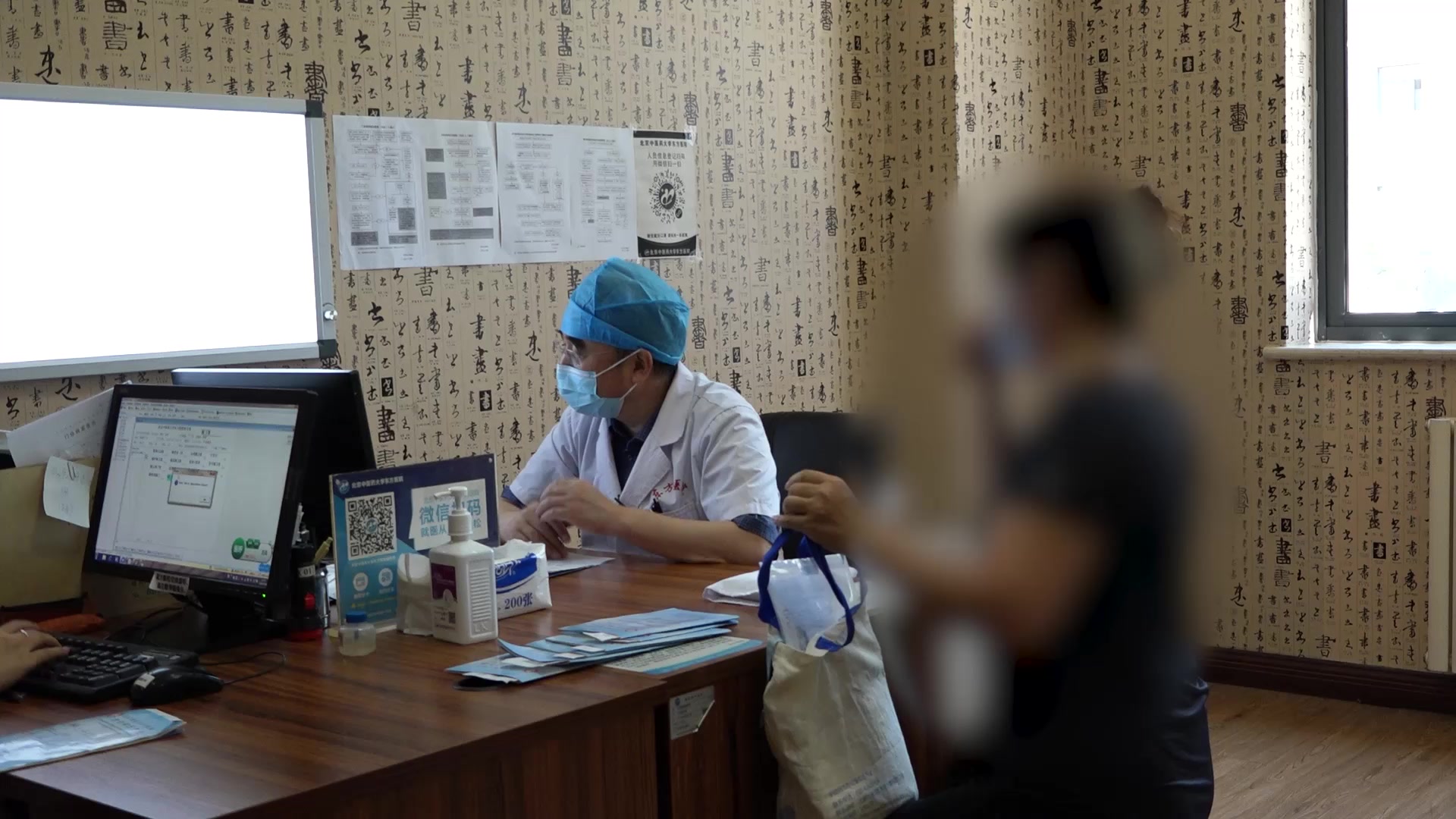 痰瘀互结上热下寒：45岁子宫肌瘤肌腺症腿凉头汗的复诊调治