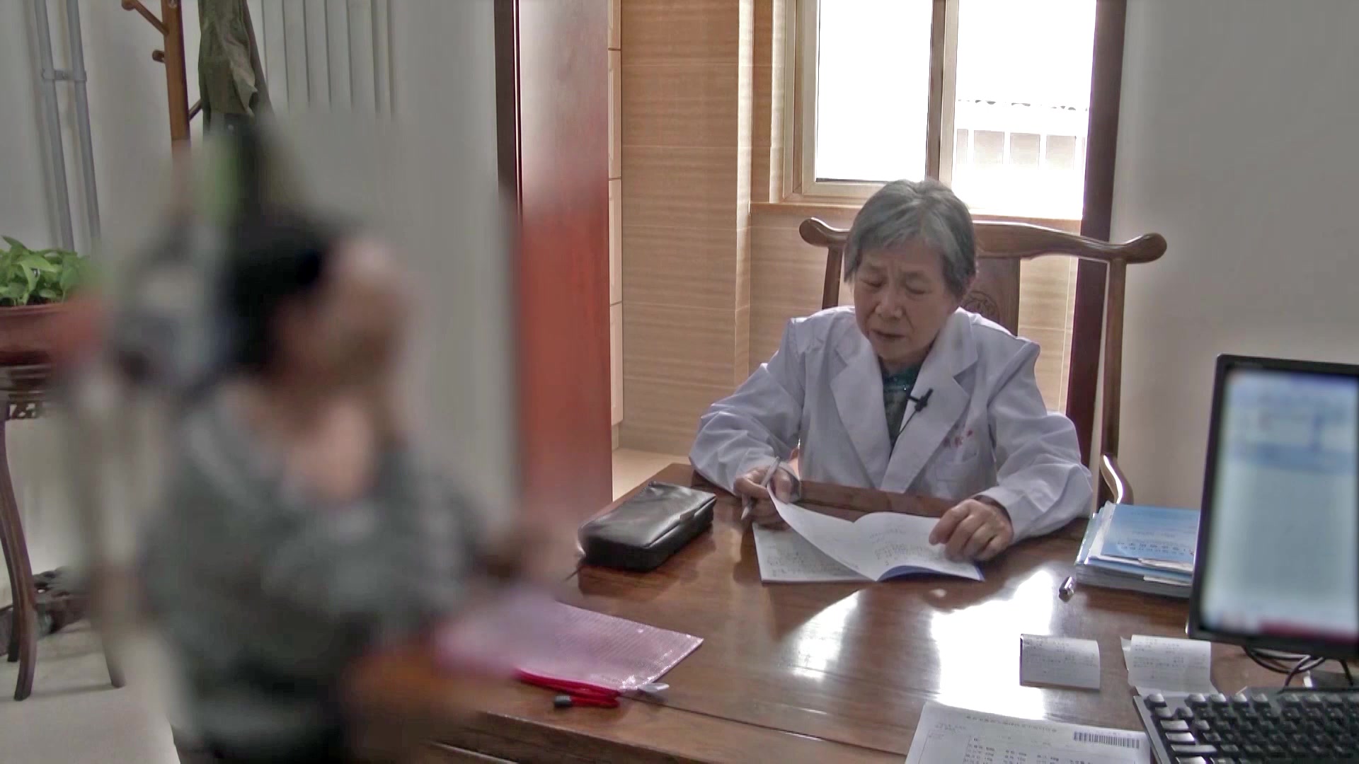 阴虚气弱：53岁痹证患者关节痛缓而血压升高汗出的滋阴益气调治