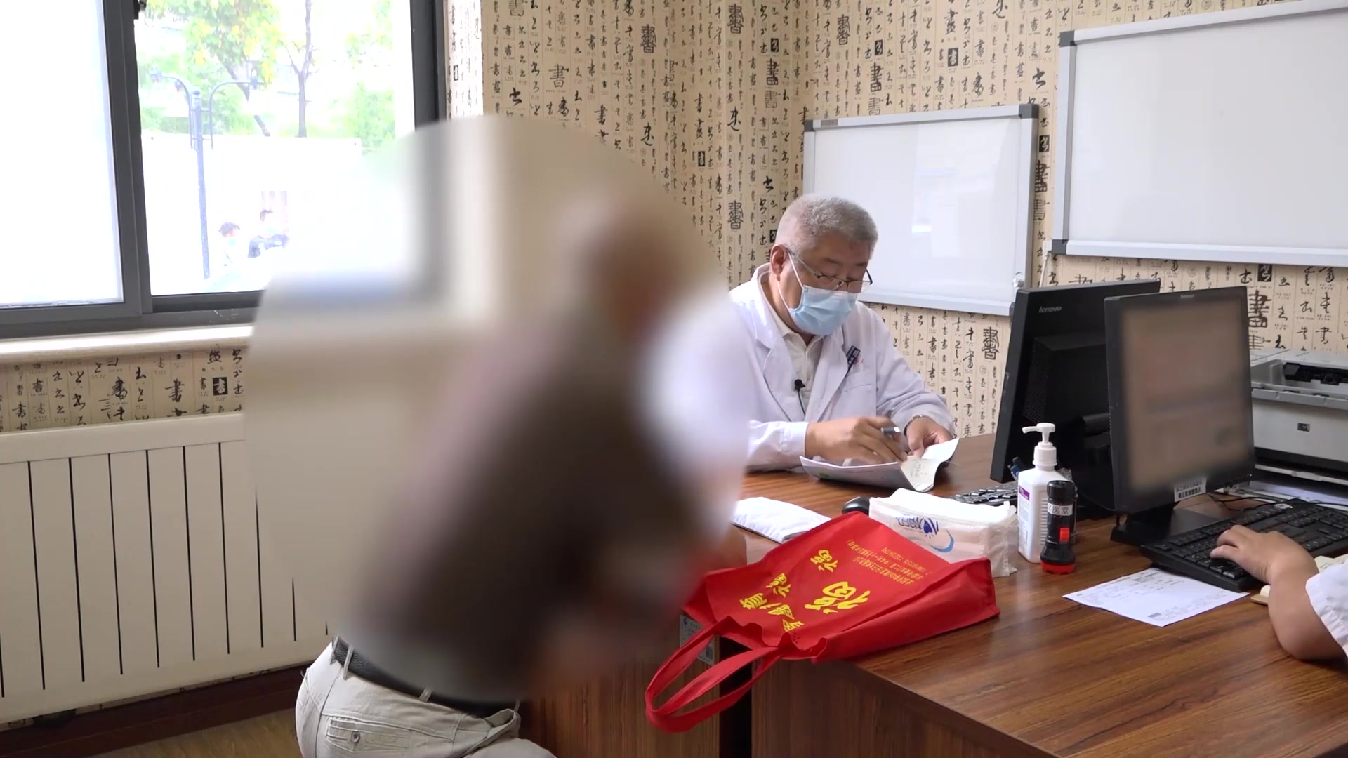 寒湿蕴结肠络瘀滞：38岁男性溃疡性结肠炎腹部不适的温通活络法