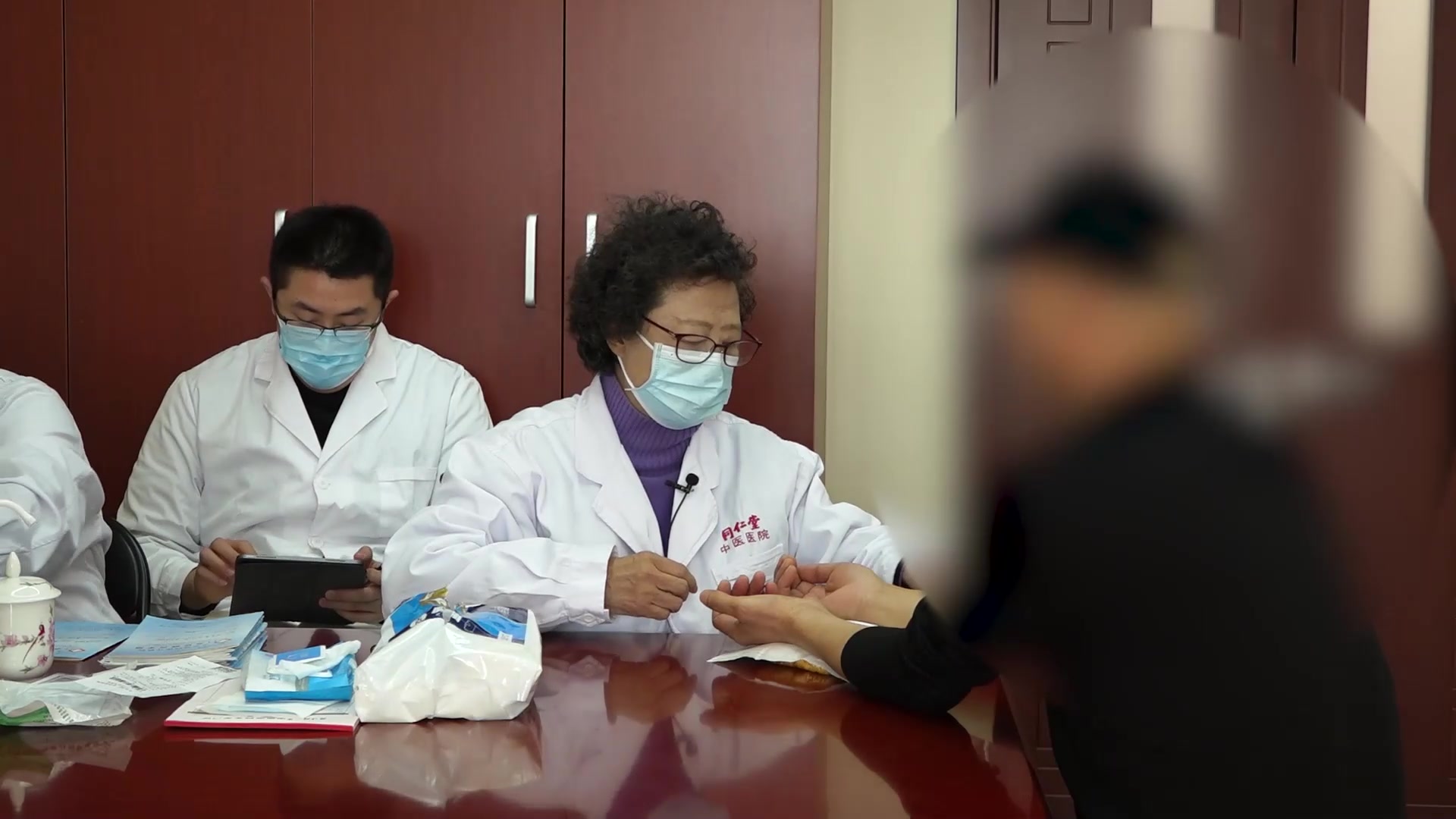 肝郁肾虚血瘀：59岁男性糖尿病结肠癌术后口苦腰胀的疏肝活血法