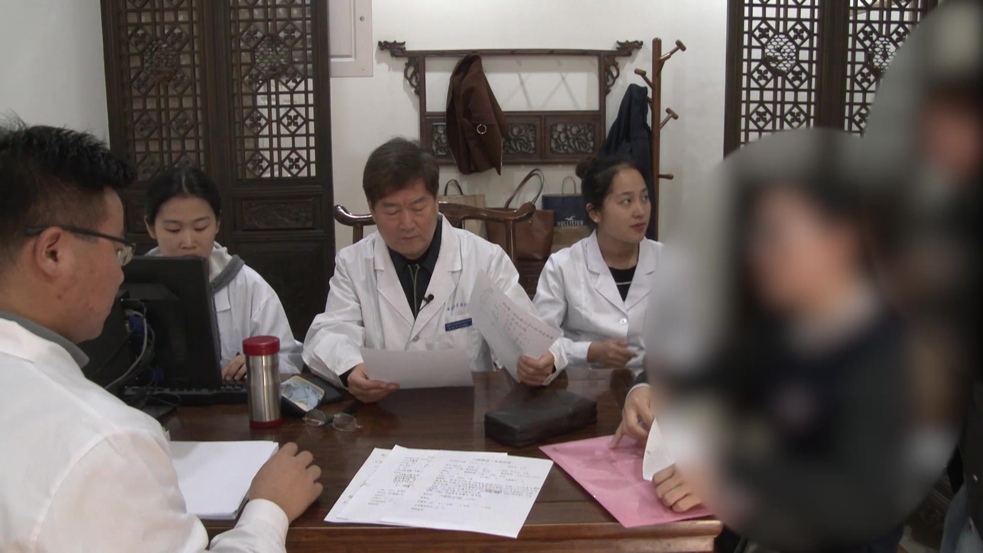 肝郁肾虚血瘀：42岁女性瘿病情绪急躁的温肾疏肝法