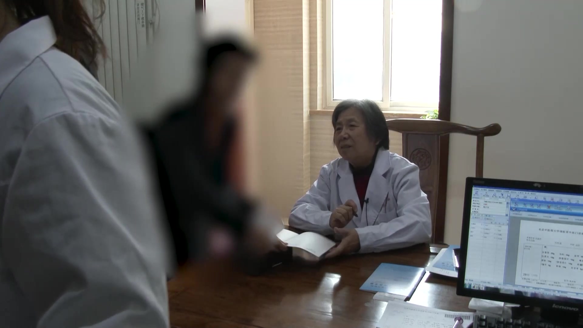 肝脾不和：59岁女性低血压30年伴面浮肿的疏肝健脾调治法