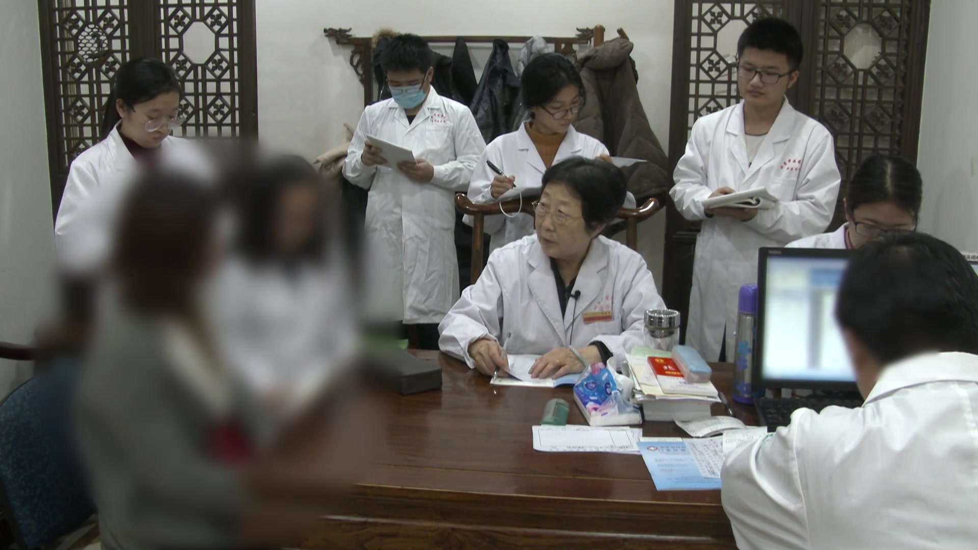 脾虚血少湿热下注：40岁女性月经量少的健脾养血清利法