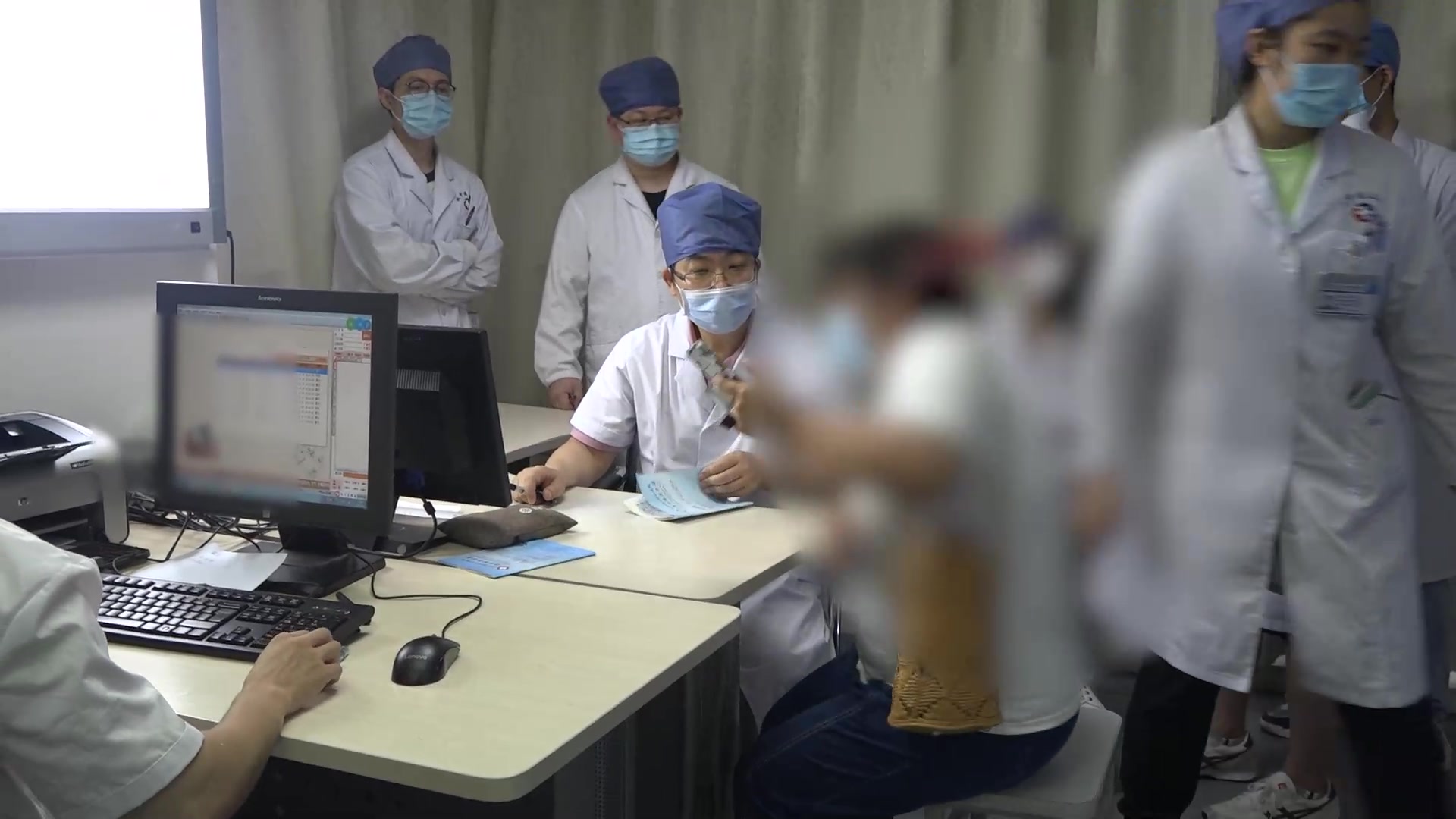 气滞血瘀证：68岁膝痹患者起立困难的助步器指导与用药调整