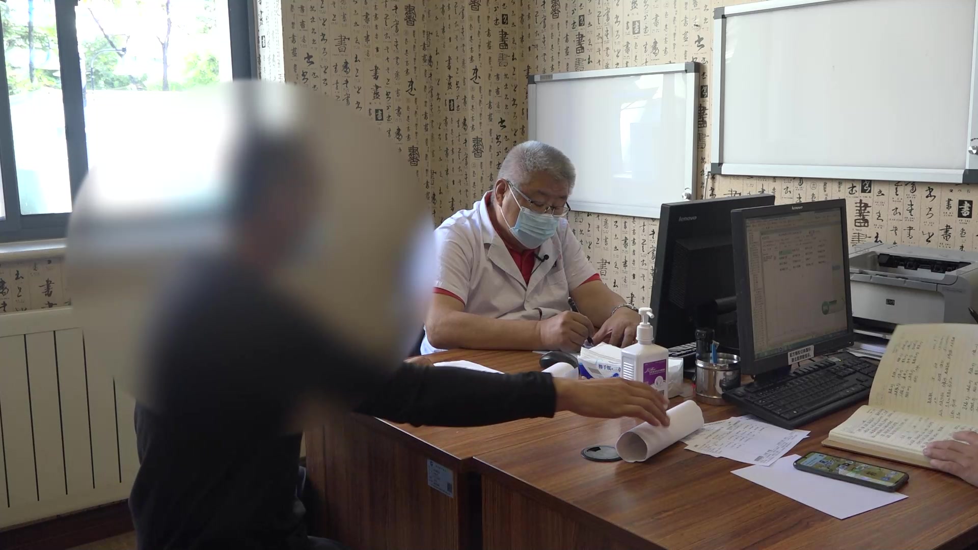 寒湿内蕴肠络瘀滞兼感疫毒：53岁溃结患者水样便的清热解毒化瘀法