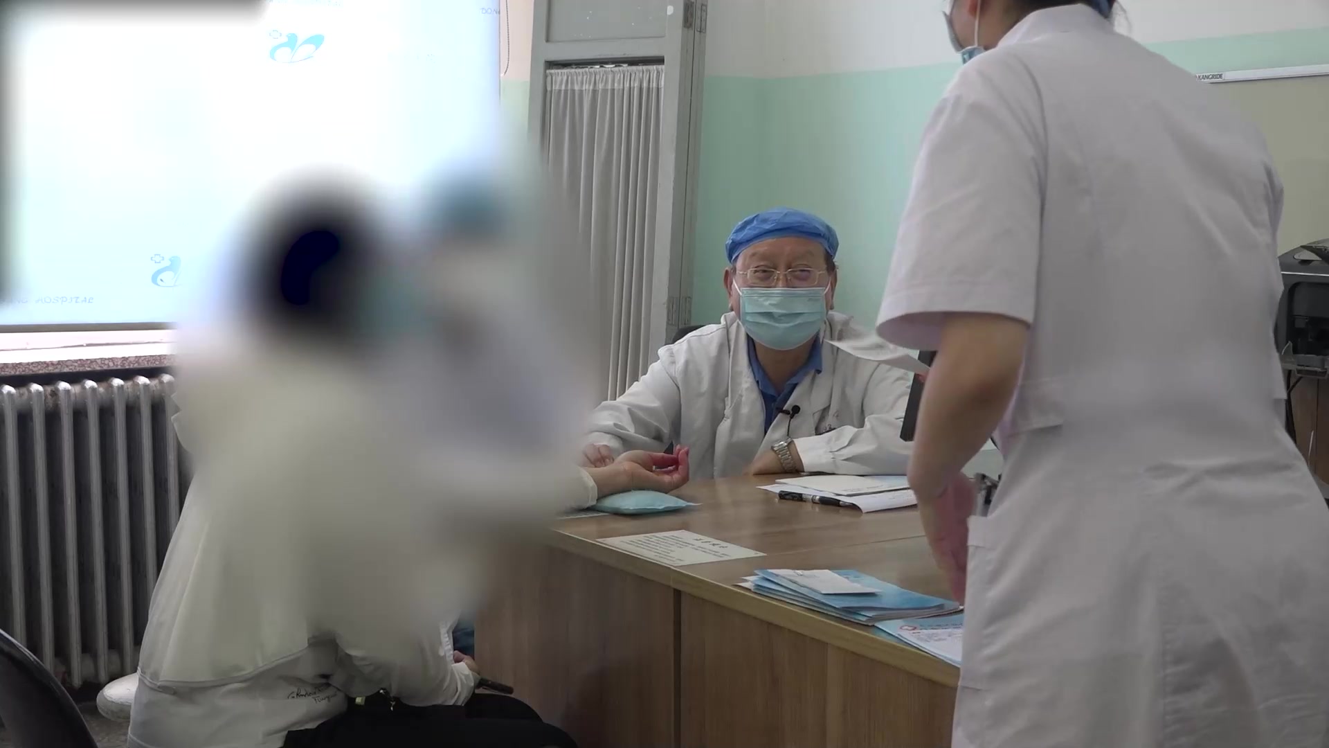 寒凝血瘀兼痰湿：54岁女性下肢凉麻伴斑块的温通血脉法