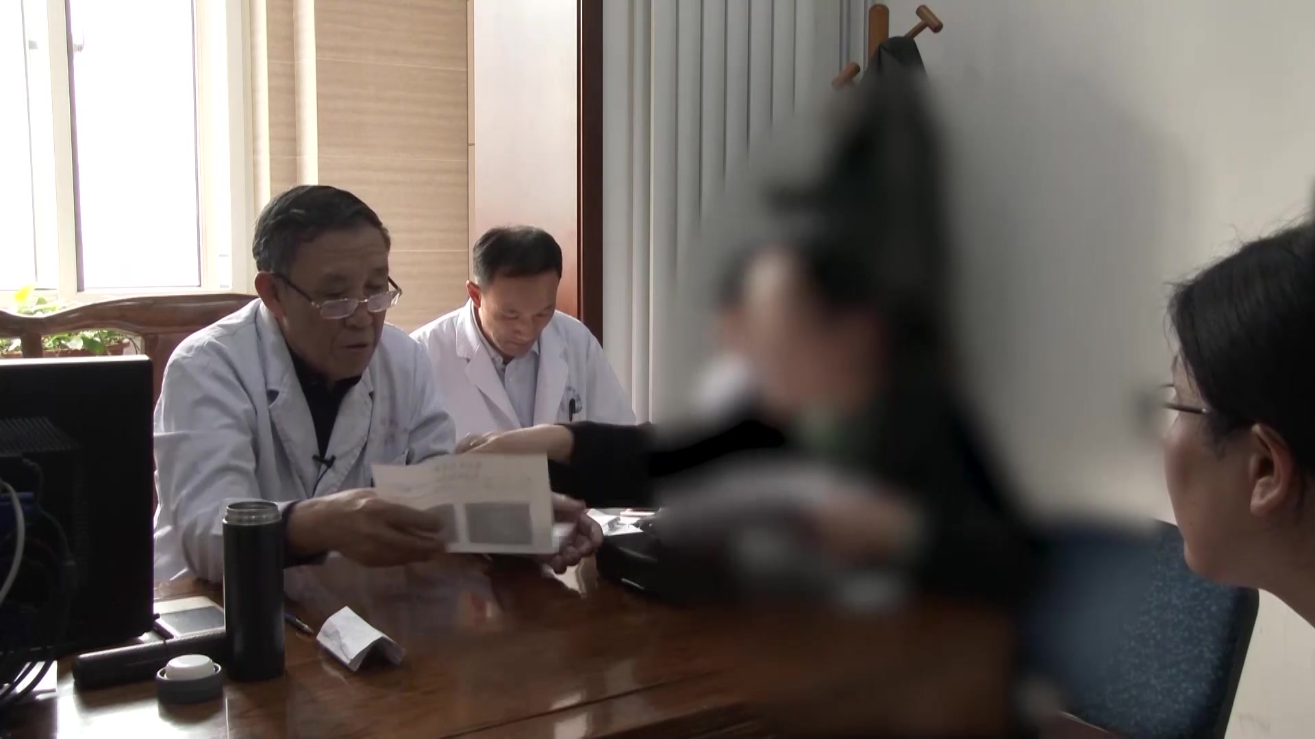 淤胆证：83岁男性胆囊泥沙样结石反复沉积的利胆通腑排石法
