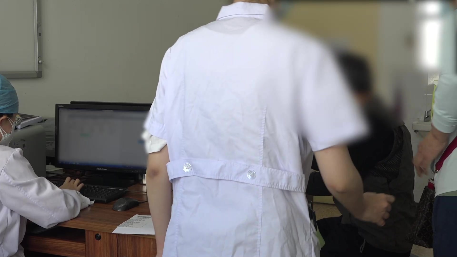 脾阳虚湿浊下注：56岁男性腹泻肠鸣伴腿凉畏寒的温阳健脾法
