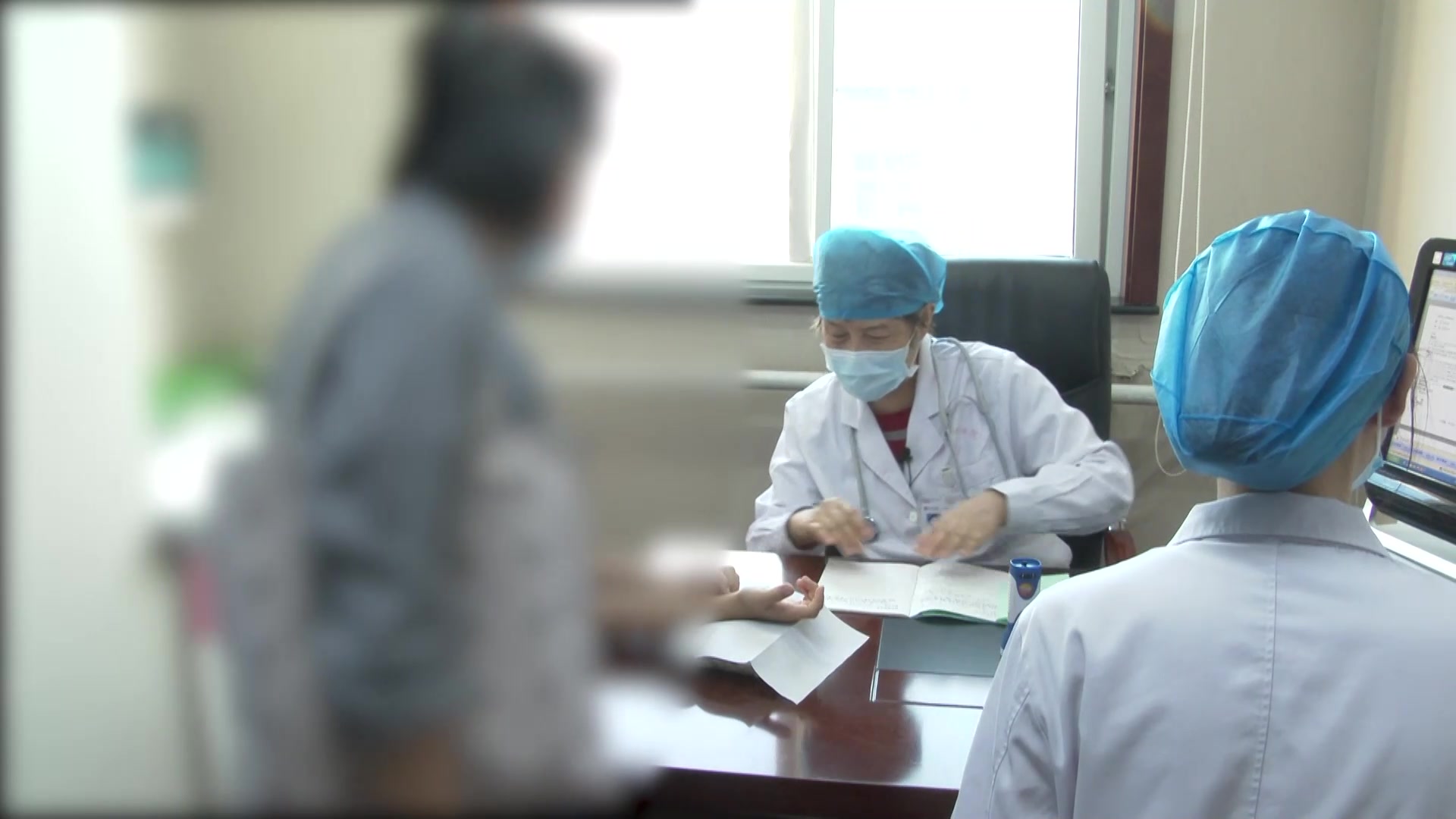 脾虚肝旺：7岁男孩抽动伴日光性皮炎的健脾祛风减量调治