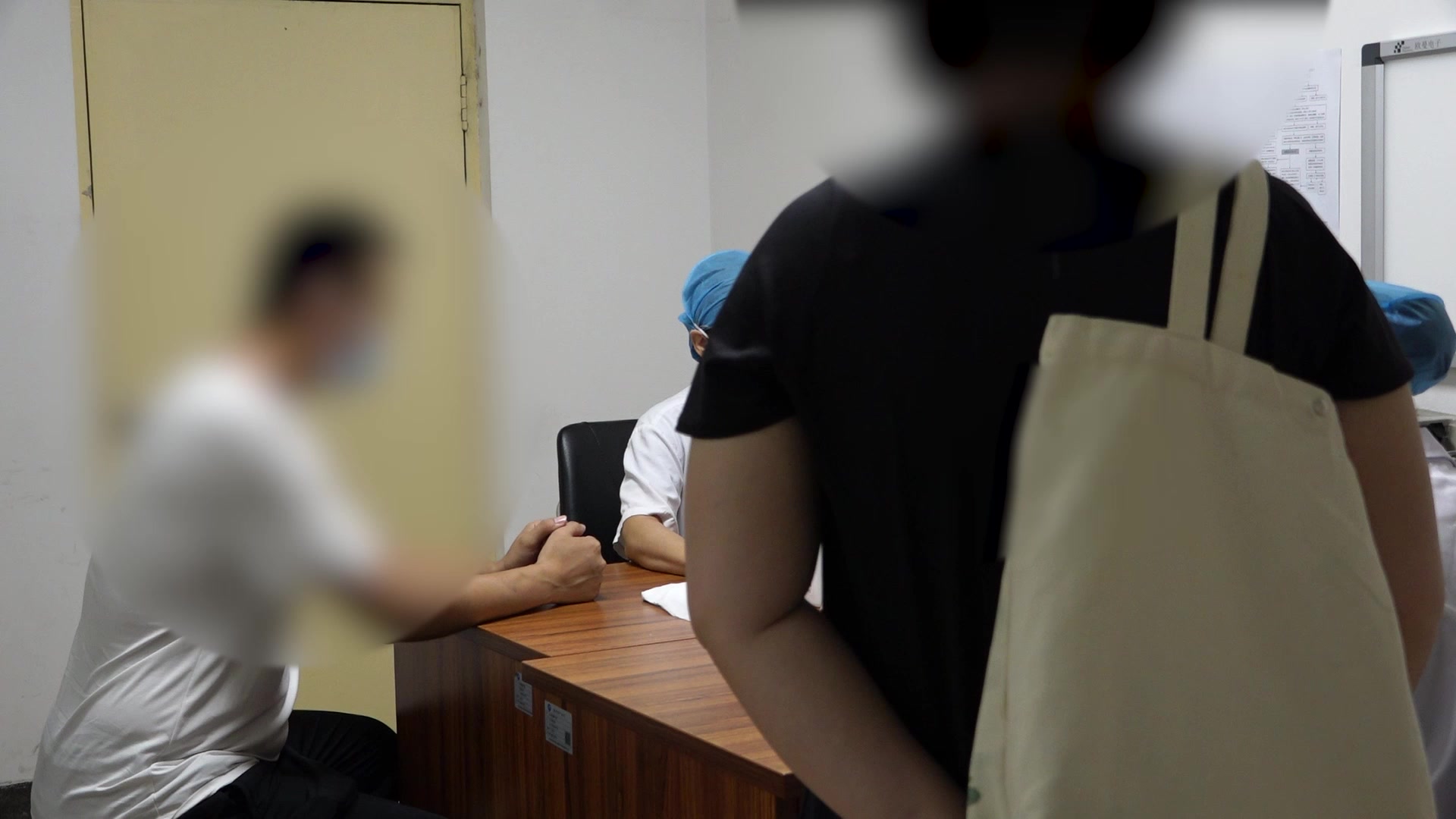 痰瘀痹阻：42岁男性强直性脊柱炎关节变形功能受限的中医综合治疗