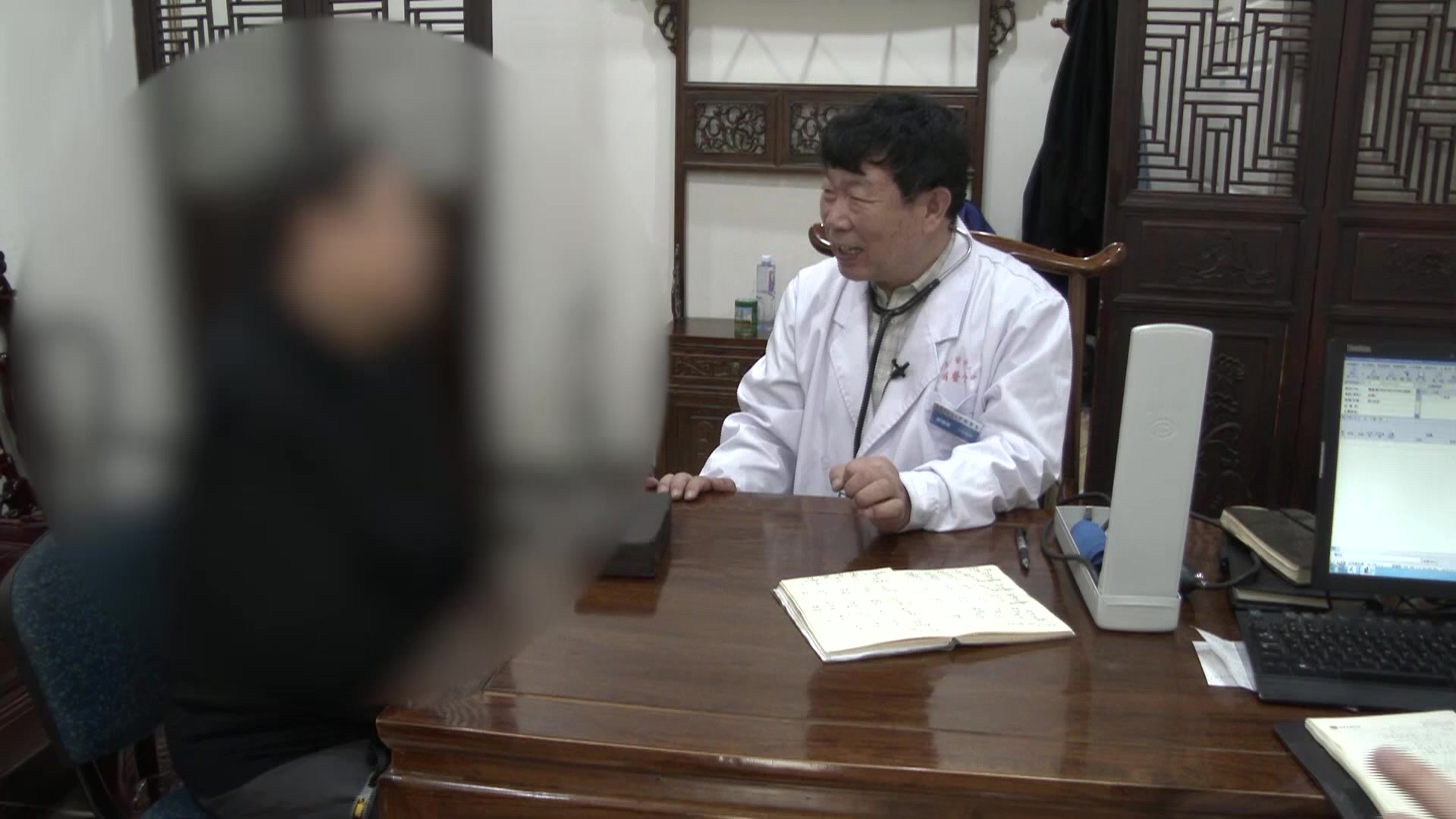 湿毒蕴肤瘀阻下焦：86岁高龄肾囊肿前列腺增生伴痒疹的中医合方论治