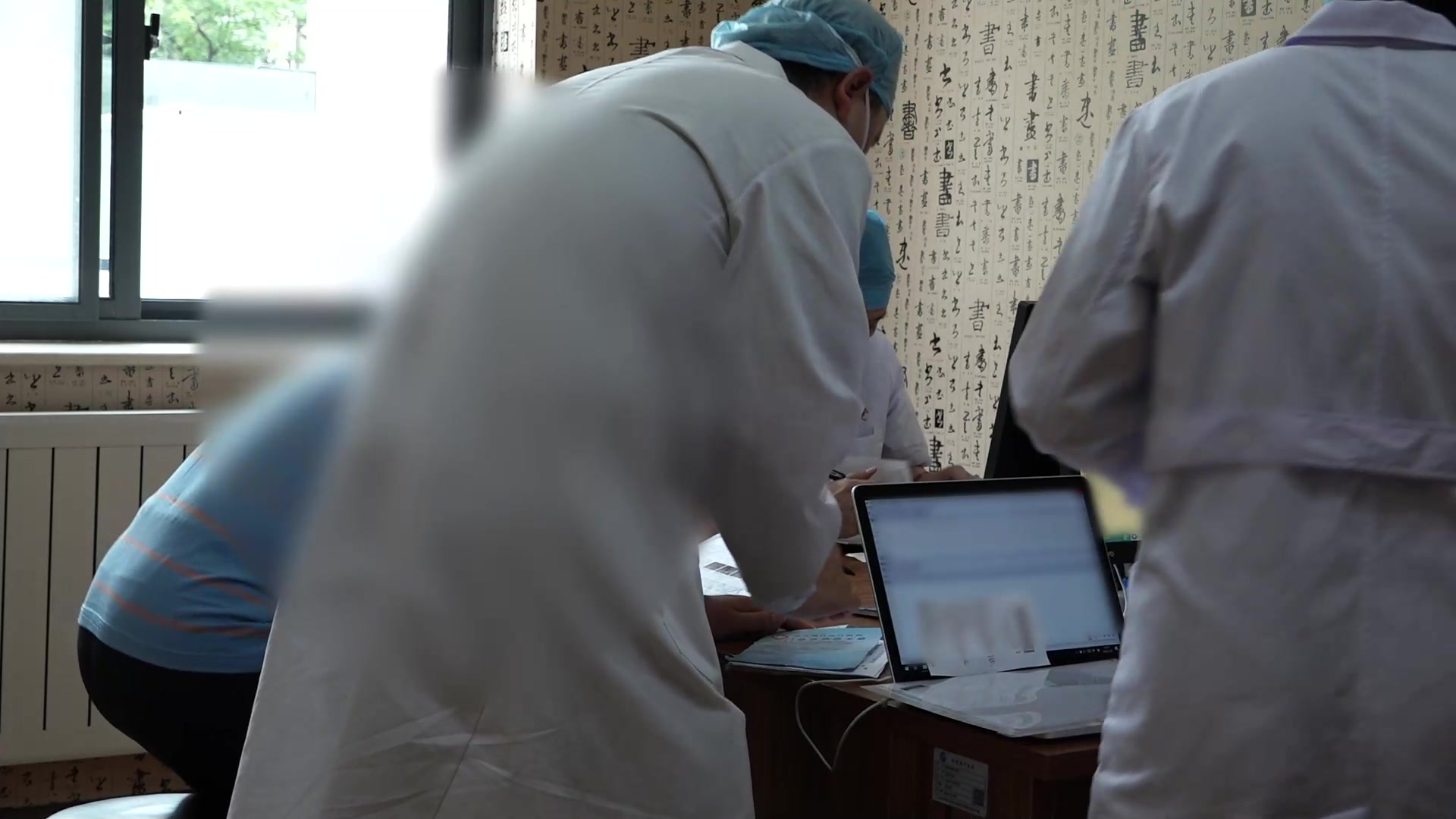 脾虚湿热瘀阻：52岁男性溃疡性结肠炎肛门发热的健脾清化法
