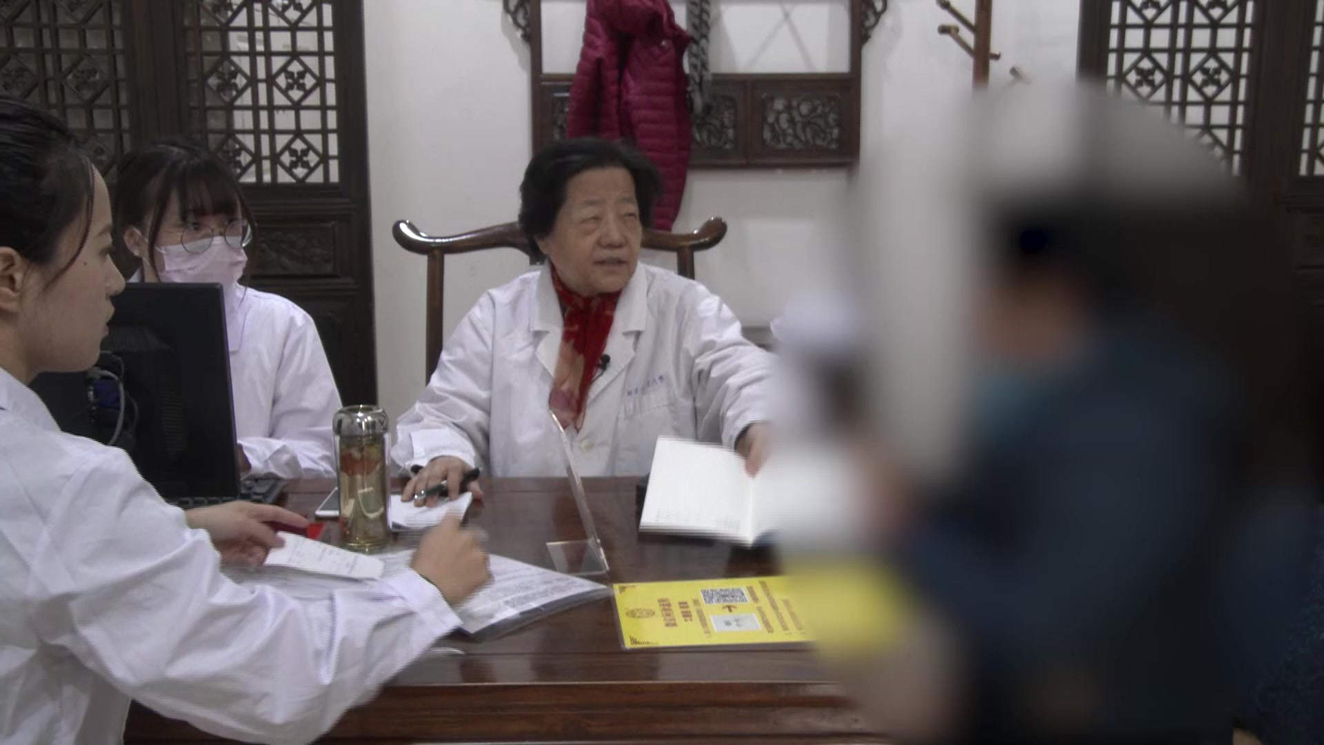 脾虚湿盛气滞水停：54岁女性腹胀1年余伴水肿的健脾利水行气法